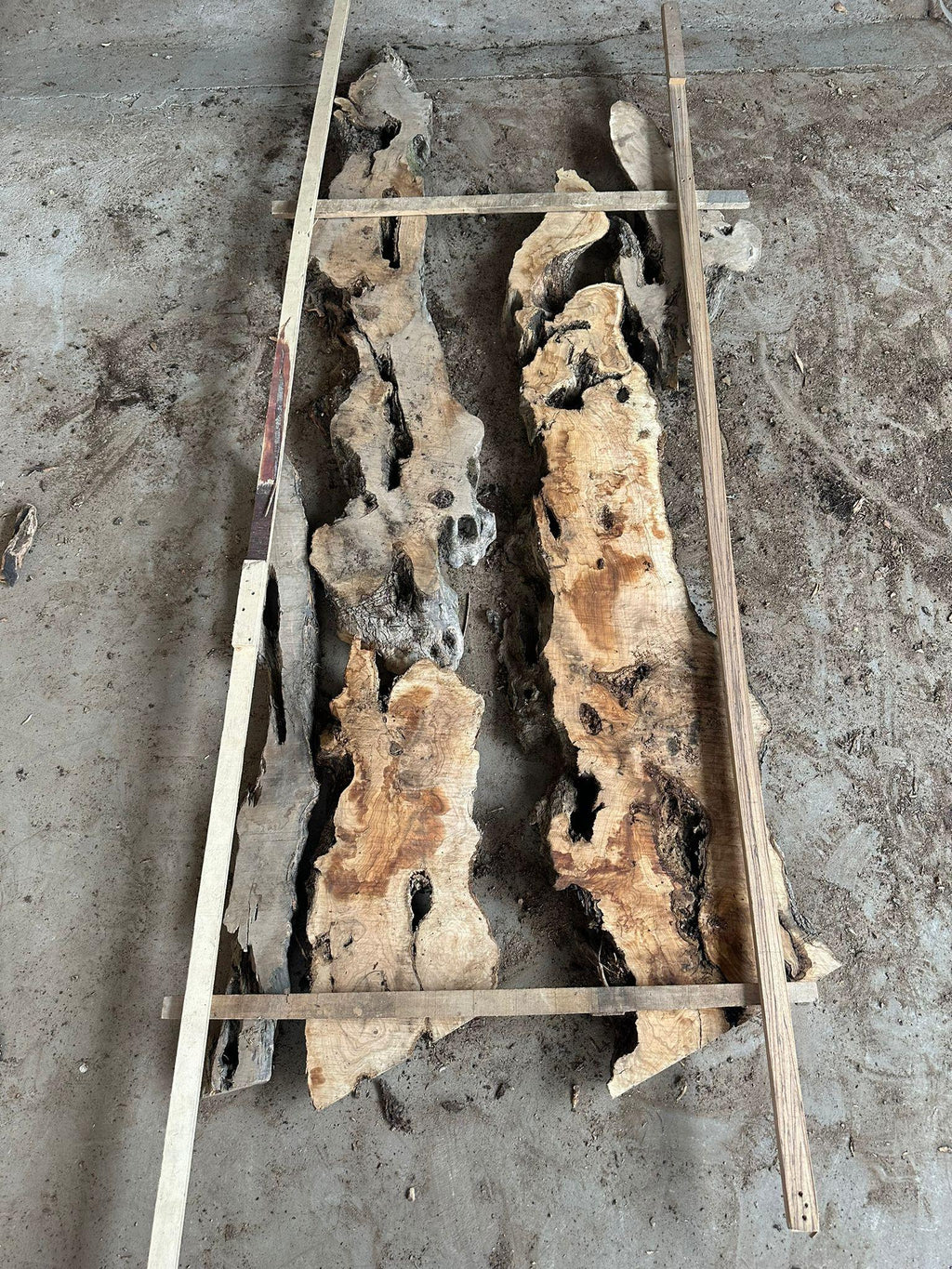 https://a.1stdibscdn.com/handcrafted-live-edge-olive-wood-crystal-clear-epoxy-resin-dining-table-for-sale-picture-9/f_91932/f_483140321768394189452/WhatsApp_Image_2026_01_14_at_15_35_29_1__master.jpeg