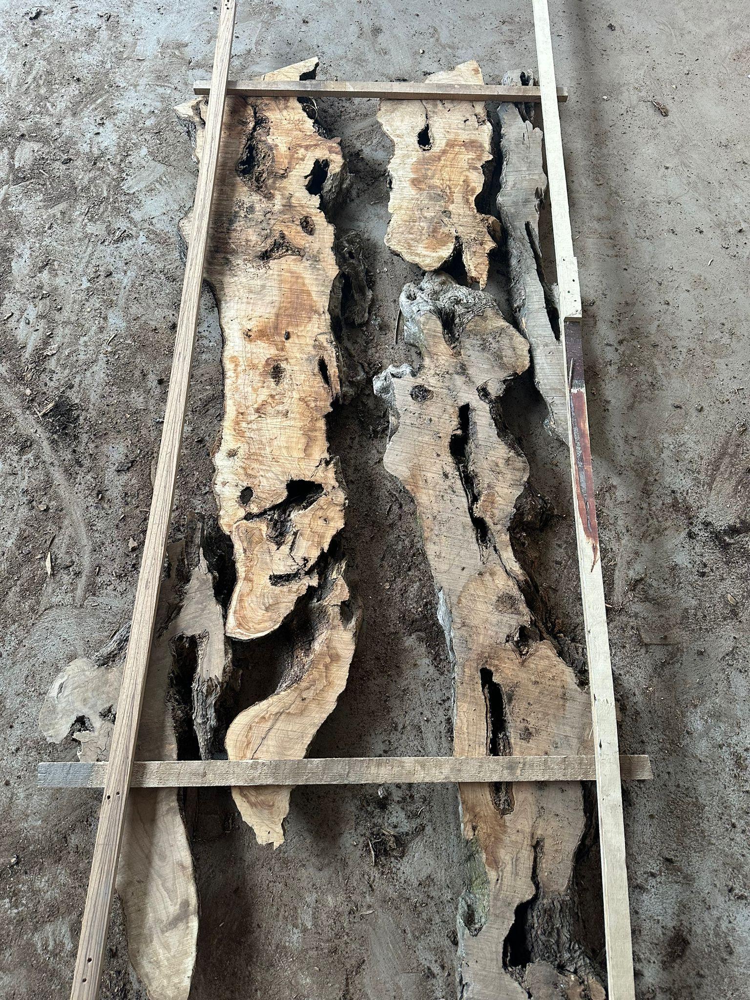 https://a.1stdibscdn.com/handcrafted-live-edge-olive-wood-crystal-clear-epoxy-resin-dining-table-for-sale-picture-10/f_91932/f_483140321768394197617/WhatsApp_Image_2026_01_14_at_15_35_29_2__master.jpeg