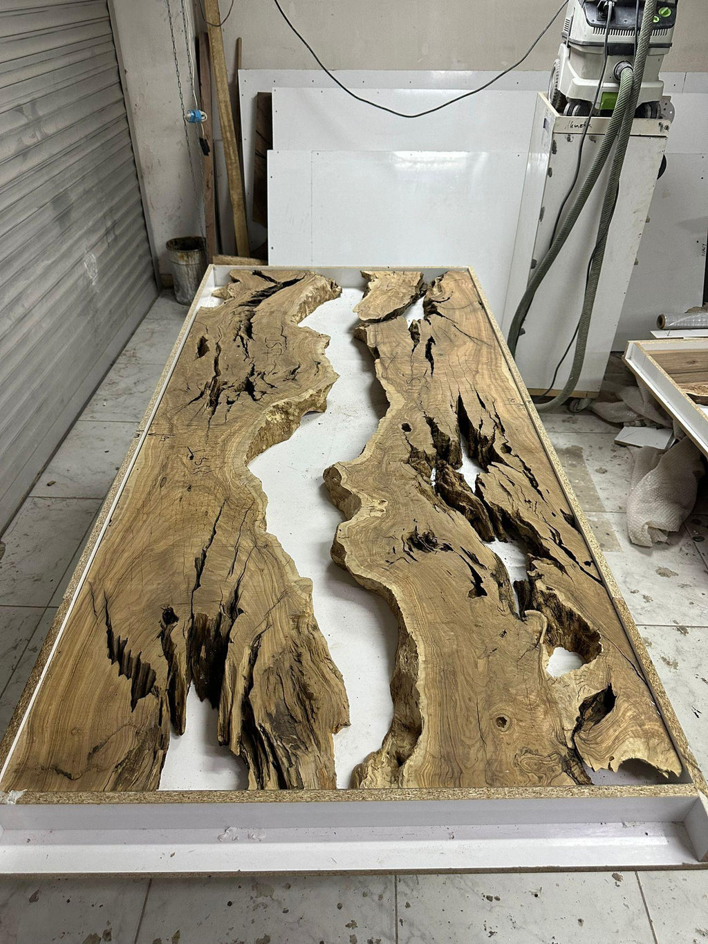 https://a.1stdibscdn.com/handcrafted-live-edge-olive-wood-crystal-clear-epoxy-resin-dining-table-for-sale-picture-8/f_91932/f_483140321768394179990/WhatsApp_Image_2026_01_14_at_15_35_29_master.jpeg