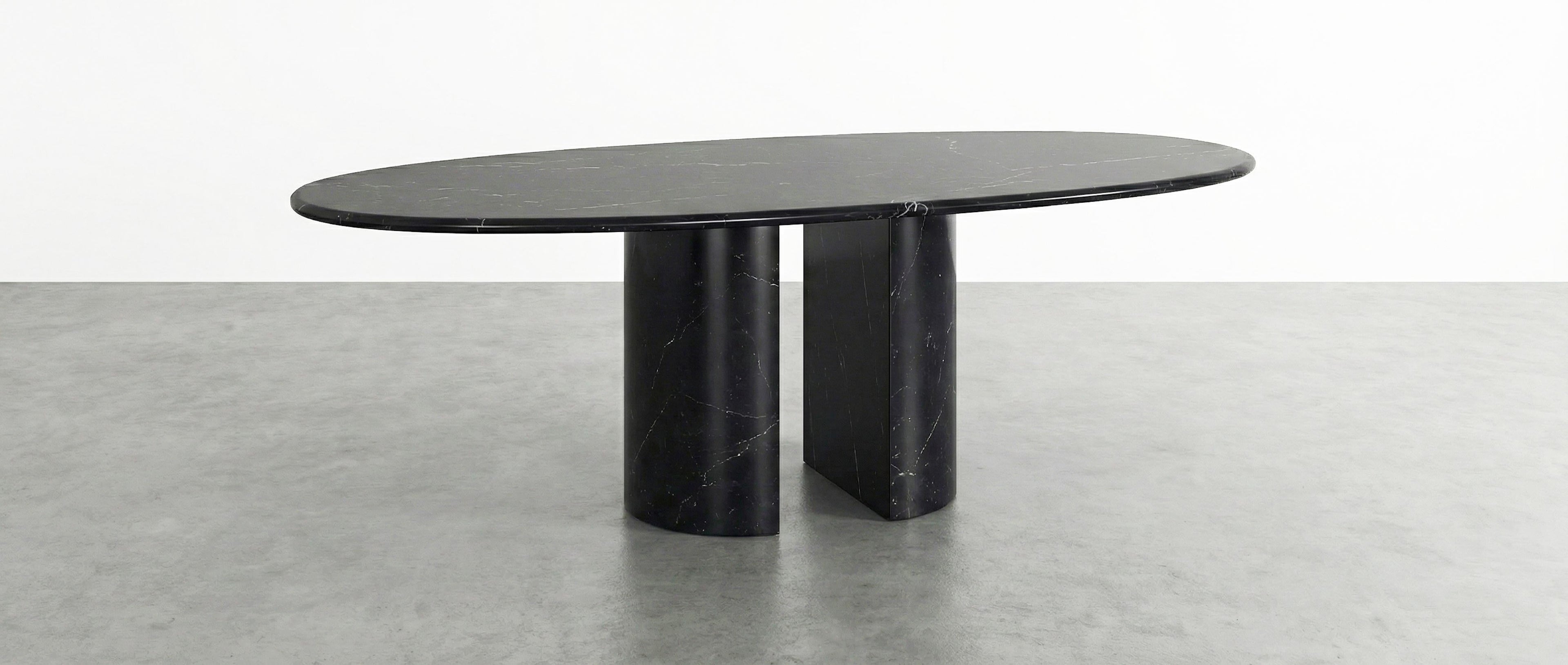 https://a.1stdibscdn.com/alexander-black-marble-dining-table-oval-customizable-marble-table-for-sale-picture-6/f_91932/f_483337221768470408176/WhatsApp_Image_2026_01_15_at_11_38_07_master.jpeg