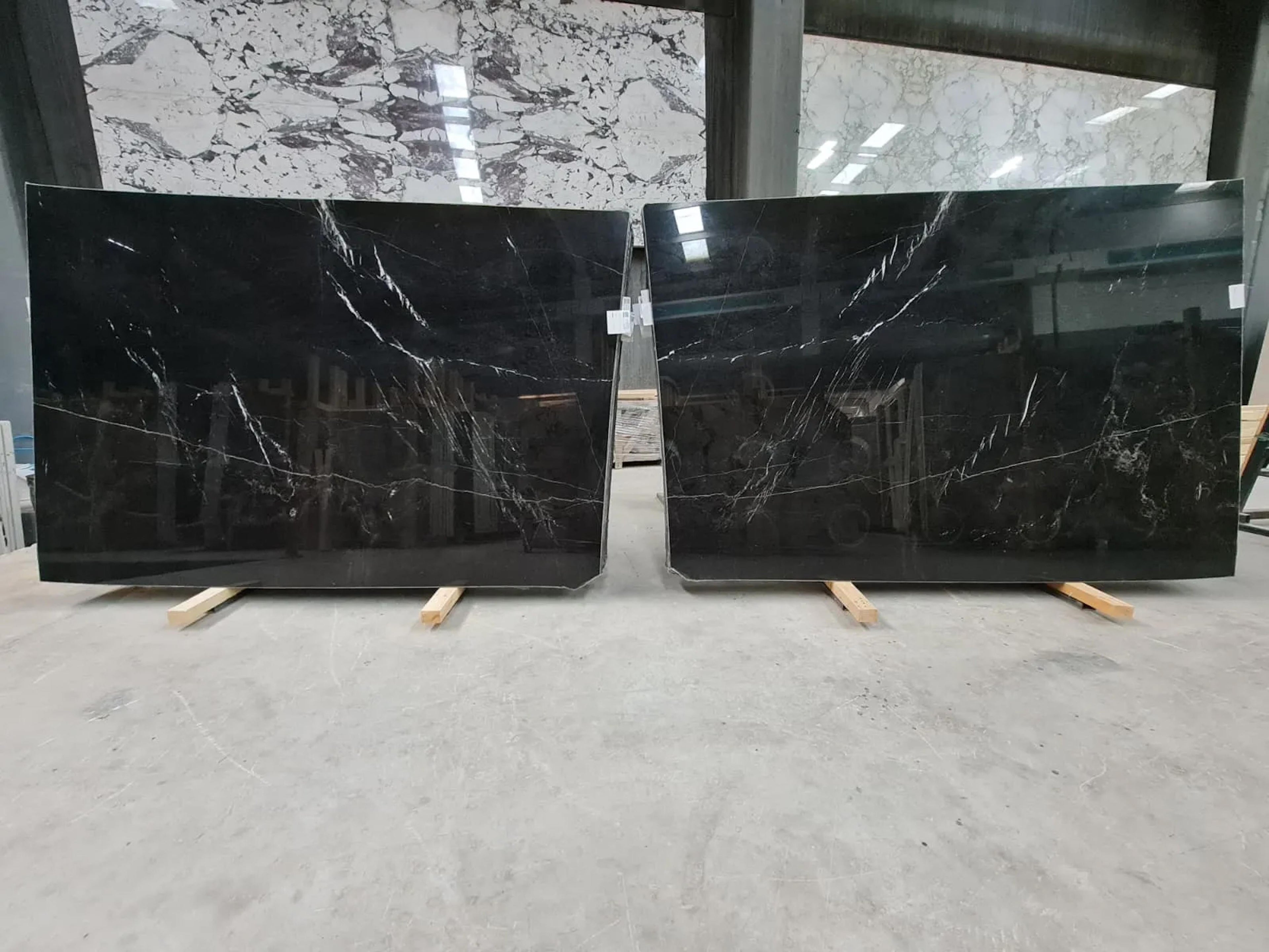 https://a.1stdibscdn.com/alexander-black-marble-dining-table-oval-customizable-marble-table-for-sale-picture-9/f_91932/f_483337221768470411905/WhatsApp_Image_2026_01_15_at_11_46_41_3__master.jpeg