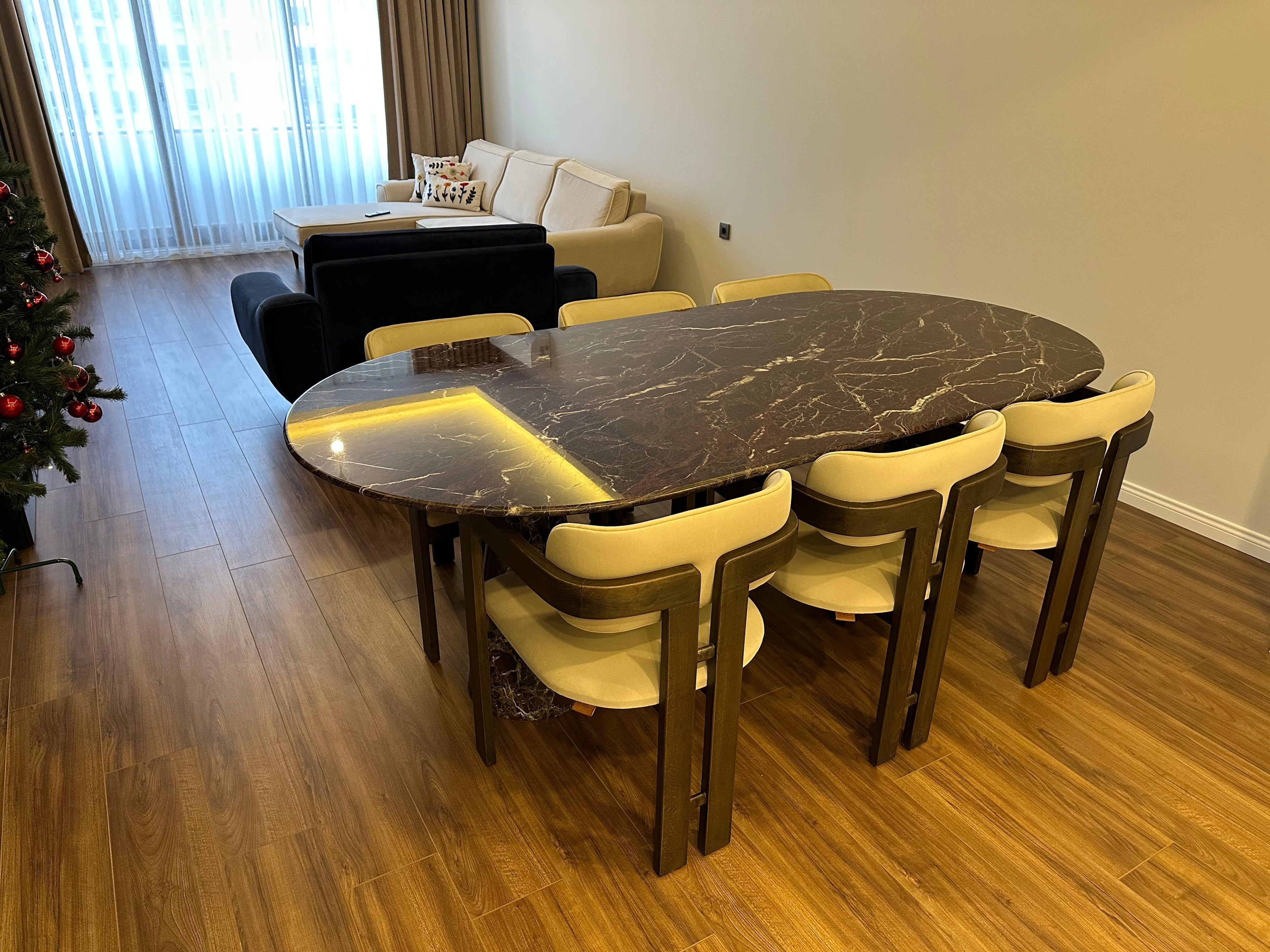 https://a.1stdibscdn.com/sculptural-red-rosso-levanto-table-handmade-marble-dining-table-for-sale-picture-3/f_91932/f_485651821769694323122/WhatsApp_Image_2026_01_27_at_18_34_16_master.jpeg