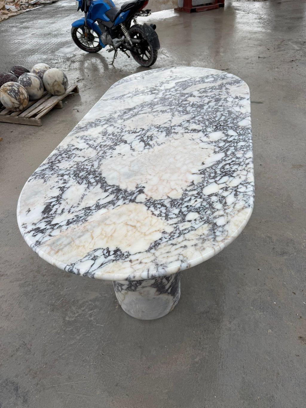 https://a.1stdibscdn.com/modern-calacatta-viola-oval-dining-table-marble-table-top-for-sale-picture-3/f_91932/f_485469321769601049593/WhatsApp_Image_2026_01_28_at_11_54_25_1__master.jpeg