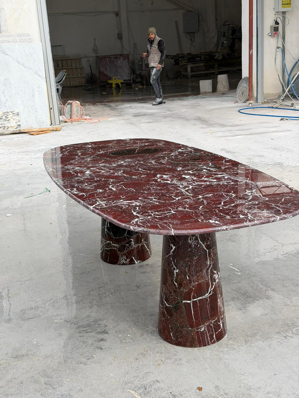 https://a.1stdibscdn.com/contemporary-rosso-levanto-marble-table-red-oval-stone-dining-table-for-sale-picture-4/f_91932/f_490696221772633698356/WhatsApp_Image_2026_03_04_at_17_06_28_2__master.jpeg
