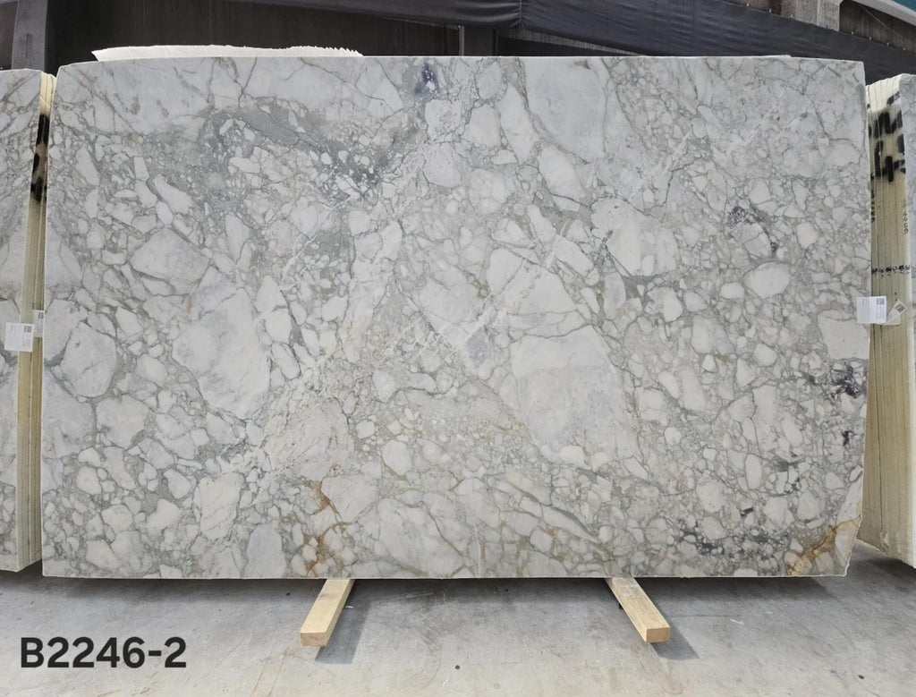 https://a.1stdibscdn.com/calacatta-green-marble-dining-table-fluted-marble-customizable-table-for-sale-picture-5/f_91932/f_492773321773841977503/WhatsApp_Image_2026_03_18_at_16_48_18_2__master.jpeg