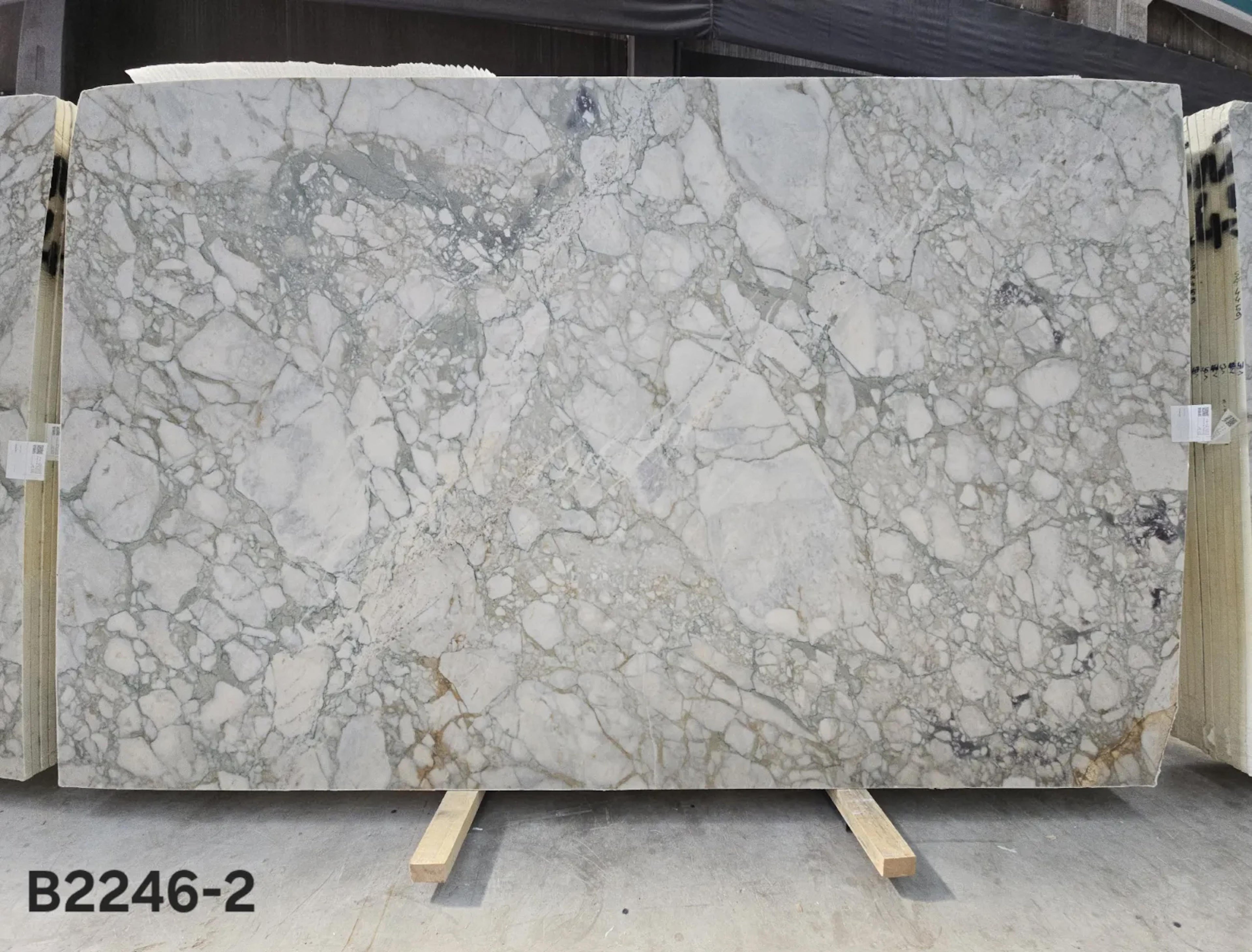 https://a.1stdibscdn.com/calacatta-green-marble-dining-table-fluted-marble-customizable-table-for-sale-picture-5/f_91932/f_492773321773841977503/WhatsApp_Image_2026_03_18_at_16_48_18_2__master.jpeg