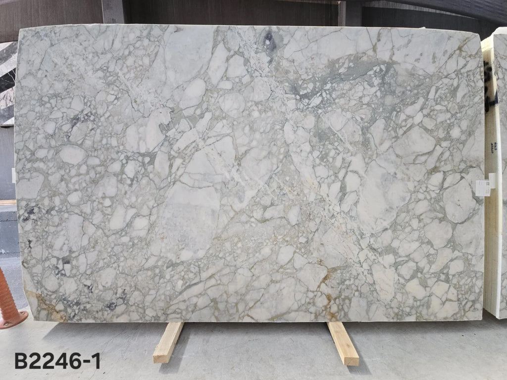 https://a.1stdibscdn.com/calacatta-green-marble-dining-table-fluted-marble-customizable-table-for-sale-picture-9/f_91932/f_492773321773841980231/WhatsApp_Image_2026_03_18_at_16_48_18_6__master.jpeg