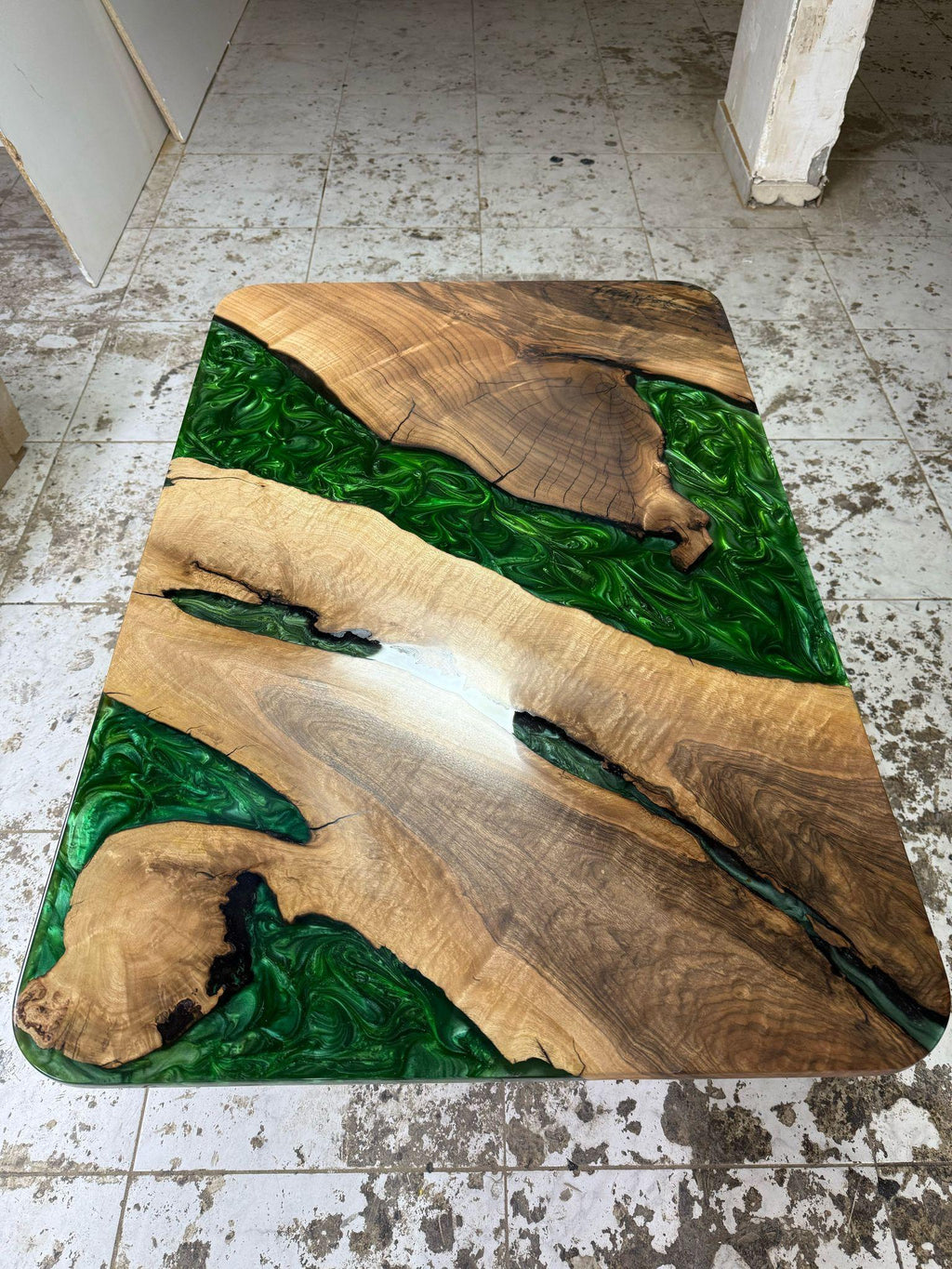 https://a.1stdibscdn.com/green-epoxy-resin-river-dining-table-solid-walnut-live-edge-wood-table-for-sale-picture-6/f_91932/f_495605021775571609501/WhatsApp_Image_2026_04_07_at_17_00_40_master.jpeg