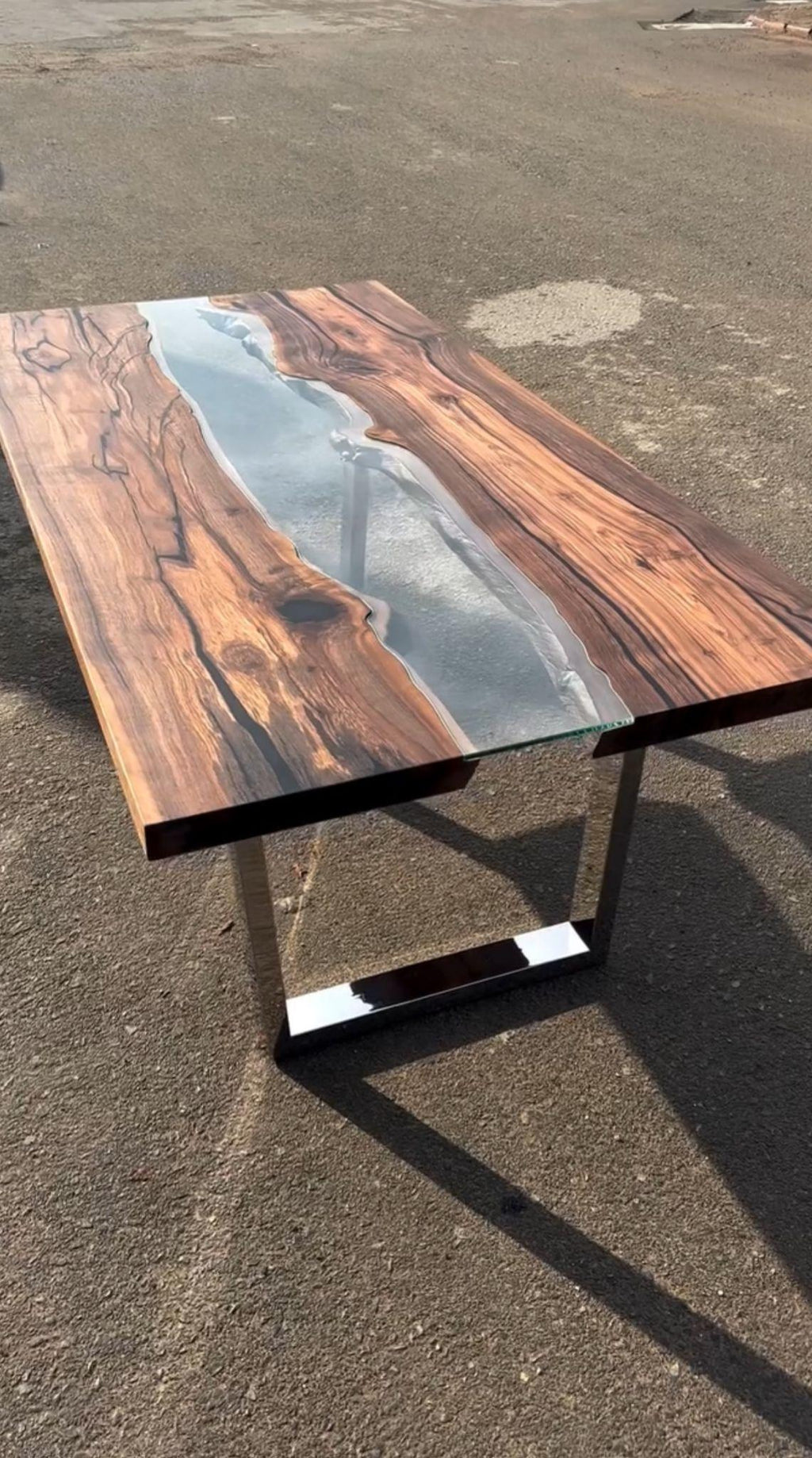 https://a.1stdibscdn.com/clear-transparent-glass-river-table-custom-river-wood-dining-table-for-sale-picture-2/f_91932/f_495714821775630382804/WhatsApp_Image_2026_04_07_at_17_31_10_1__master.jpeg