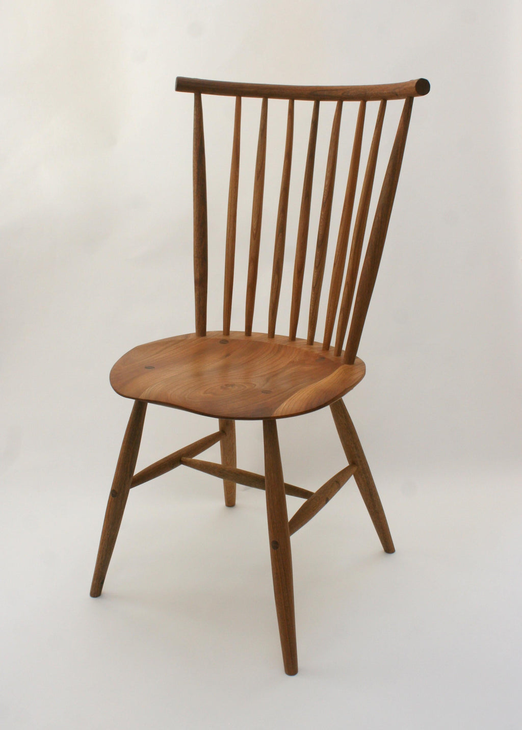 https://a.1stdibscdn.com/handcrafted-studio-windsor-chair-by-fabian-fischer-germany-2019-for-sale-picture-2/f_15912/1558539606608/Windsor_in_Ulme_und_Nussbaum_master.jpg