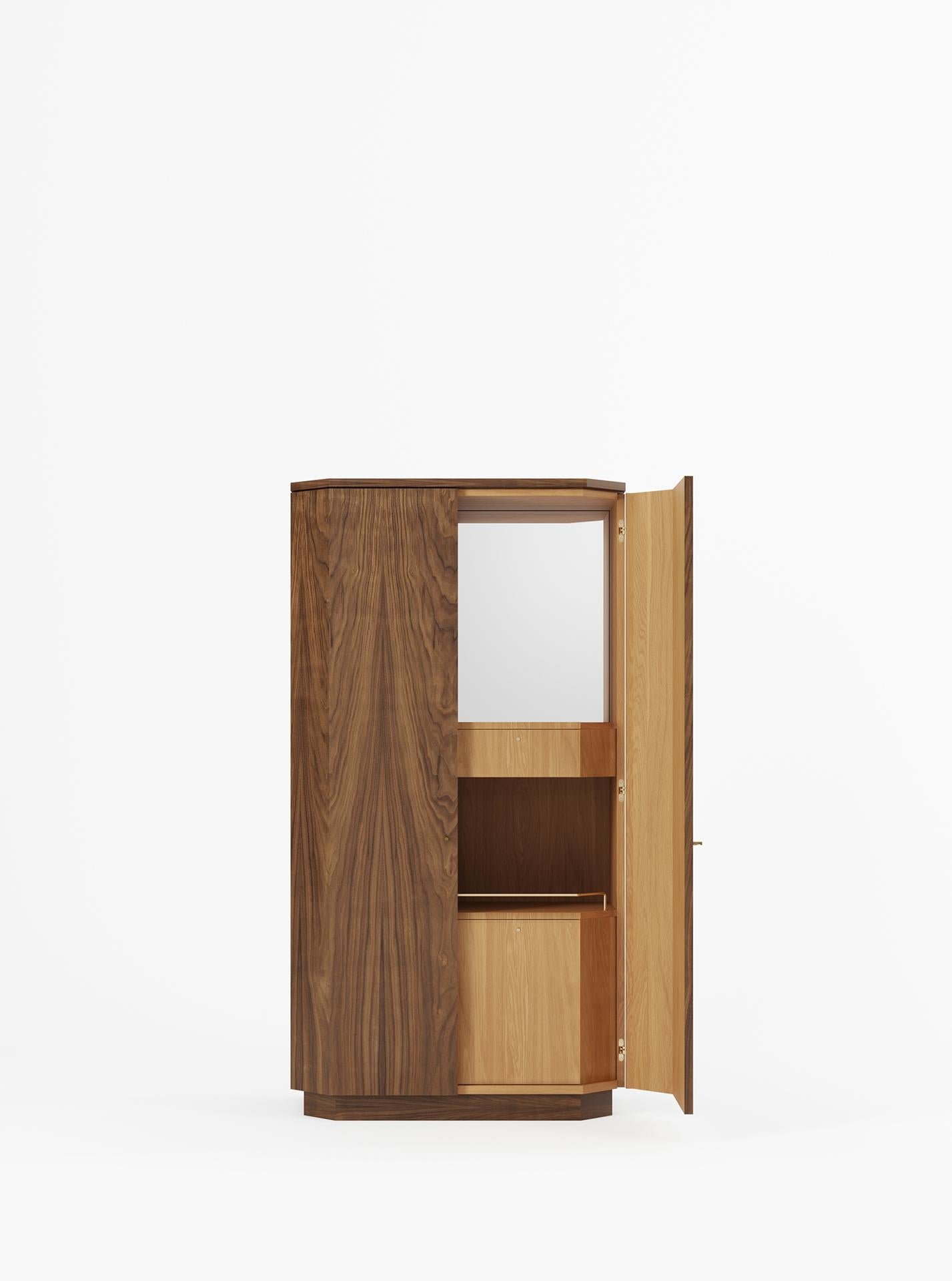 https://a.1stdibscdn.com/winston-drinks-cabinet-in-walnut-and-oak-designed-by-kevin-frankental-for-sale-picture-2/f_59512/f_349920821694786730115/Winston_Drinks_Unit_master.jpg