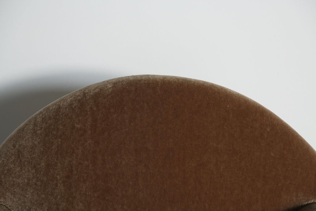 https://a.1stdibscdn.com/pair-of-curvy-arm-chairs-upholstered-in-pure-mohair-for-sale-picture-18/f_22593/f_468208321758894647348/Wonky_Club_Chairs_GB_Mohair_9_25_18_master.jpeg