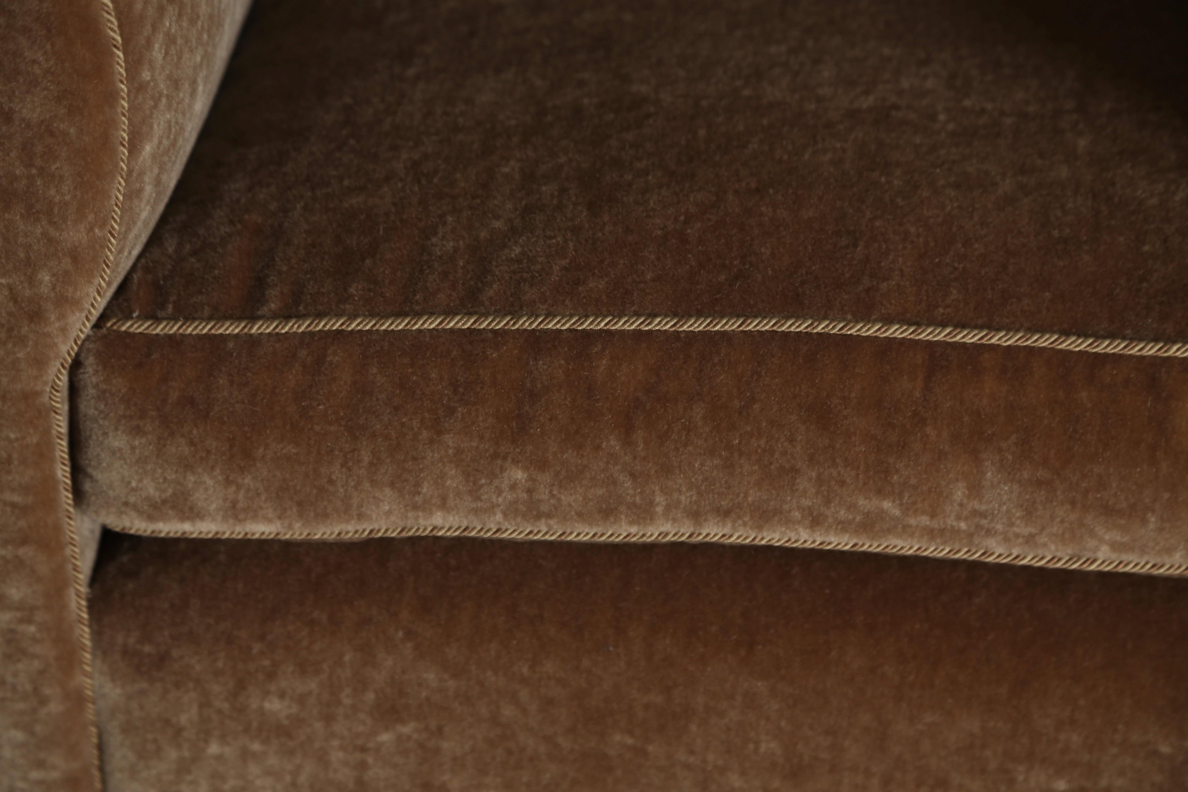 https://a.1stdibscdn.com/pair-of-curvy-arm-chairs-upholstered-in-pure-mohair-for-sale-picture-19/f_22593/f_468208321758894693672/Wonky_Club_Chairs_GB_Mohair_9_25_20_master.jpeg