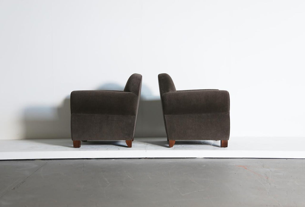 https://a.1stdibscdn.com/pair-of-curvaceous-arm-chairs-upholstered-in-alpaca-for-sale-picture-8/f_22593/f_457501421751789361977/Wonky_Pair_Taupe_Alpaca_7_25_3_master.jpeg