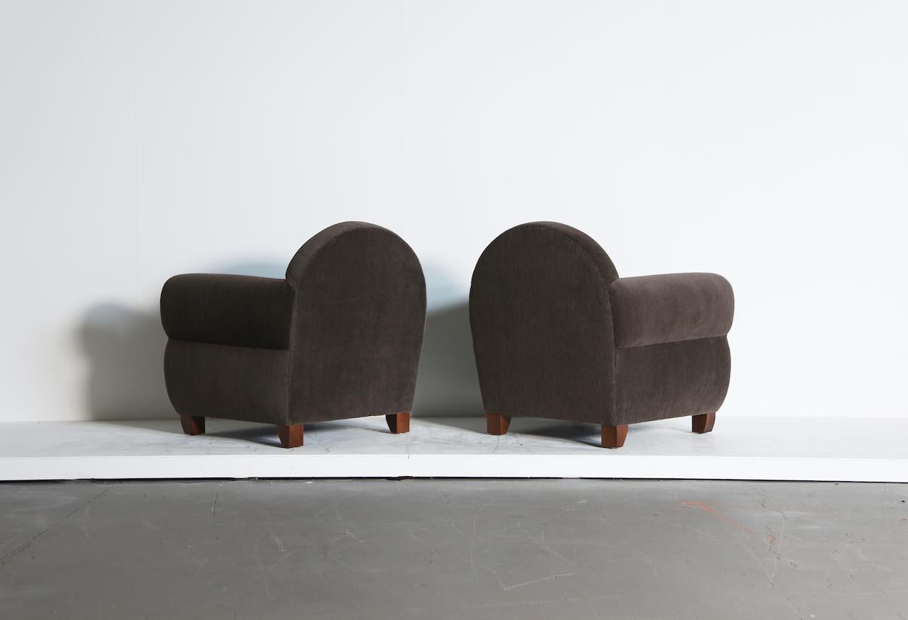 https://a.1stdibscdn.com/pair-of-curvaceous-arm-chairs-upholstered-in-alpaca-for-sale-picture-5/f_22593/f_457501421751789353269/Wonky_Pair_Taupe_Alpaca_7_25_4_master.jpeg