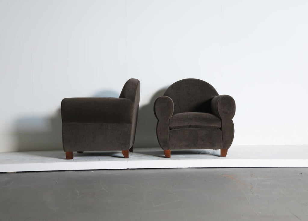 https://a.1stdibscdn.com/pair-of-curvaceous-arm-chairs-upholstered-in-alpaca-for-sale-picture-4/f_22593/f_457501421751789353362/Wonky_Pair_Taupe_Alpaca_7_25_6_master.jpeg