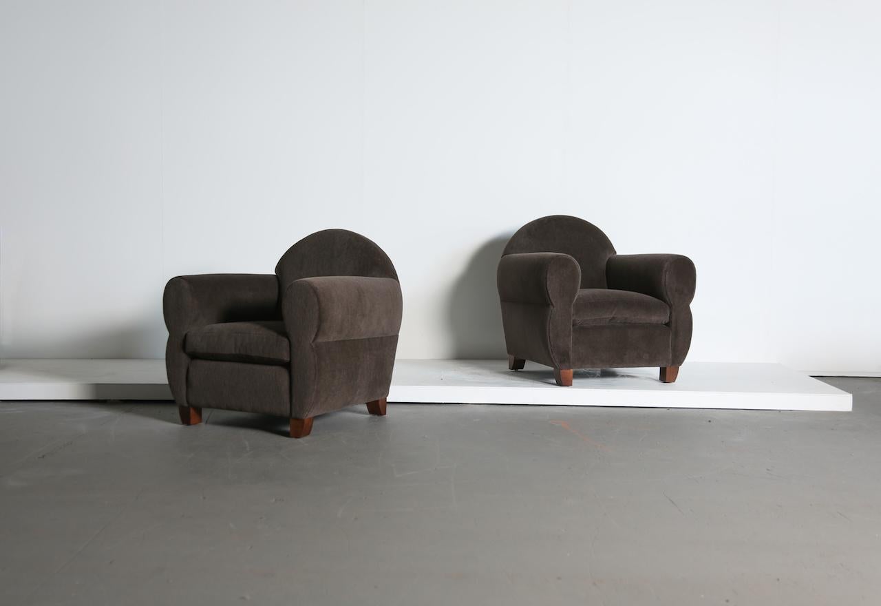 https://a.1stdibscdn.com/pair-of-curvaceous-arm-chairs-upholstered-in-alpaca-for-sale-picture-9/f_22593/f_457501421751789368083/Wonky_Pair_Taupe_Alpaca_7_25_8_master.jpeg