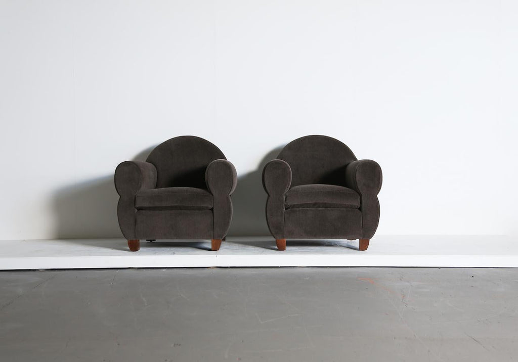 https://a.1stdibscdn.com/pair-of-curvaceous-arm-chairs-upholstered-in-alpaca-for-sale-picture-2/f_22593/f_457501421751789345456/Wonky_Pair_Taupe_Alpaca_7_25_master.jpeg