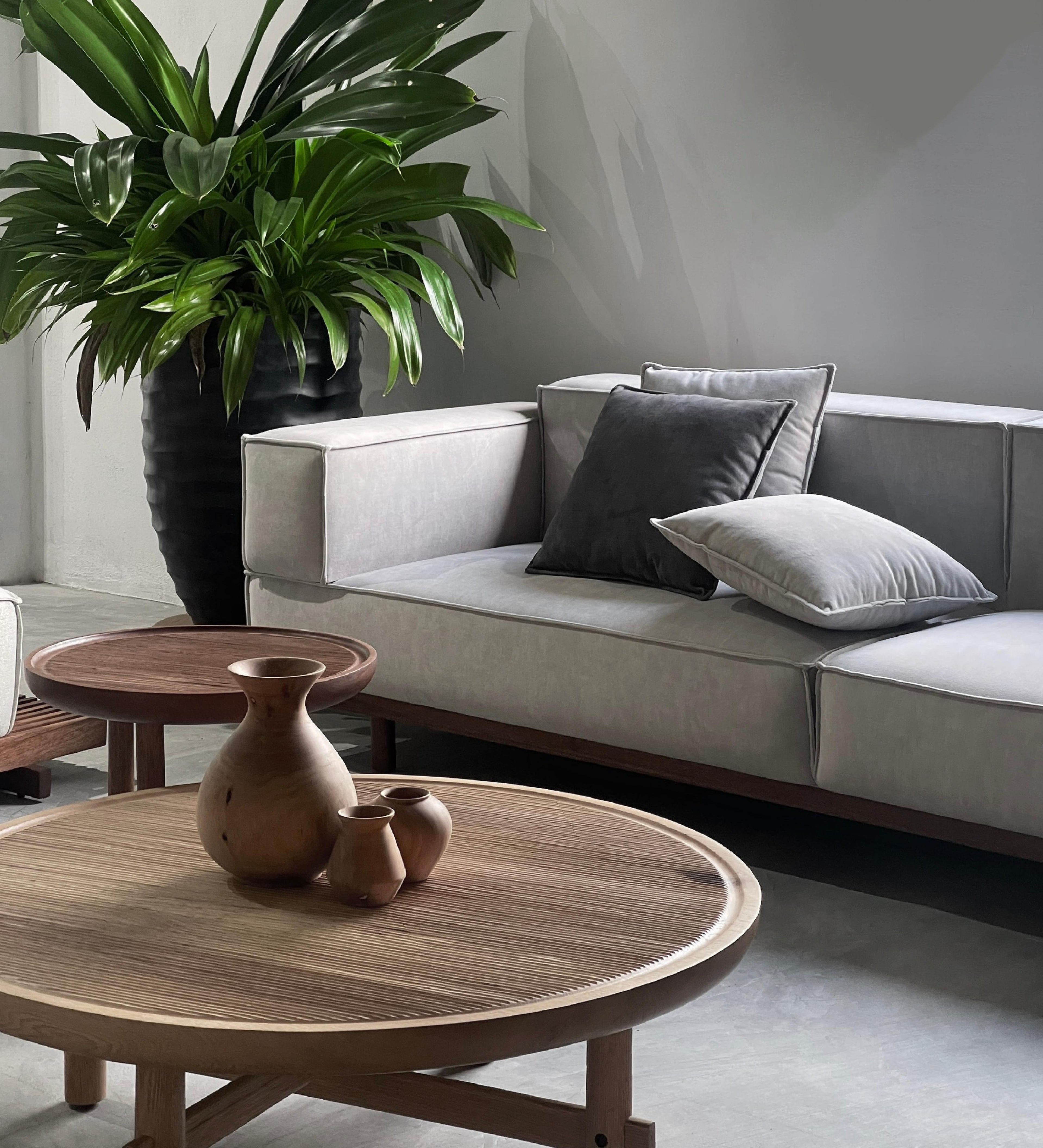 https://a.1stdibscdn.com/oak-and-walnut-xl-sofa-by-onon-details-for-sale-picture-5/f_12192/f_466843721758036257256/XL_Sofa_Supportive_3_master.jpg