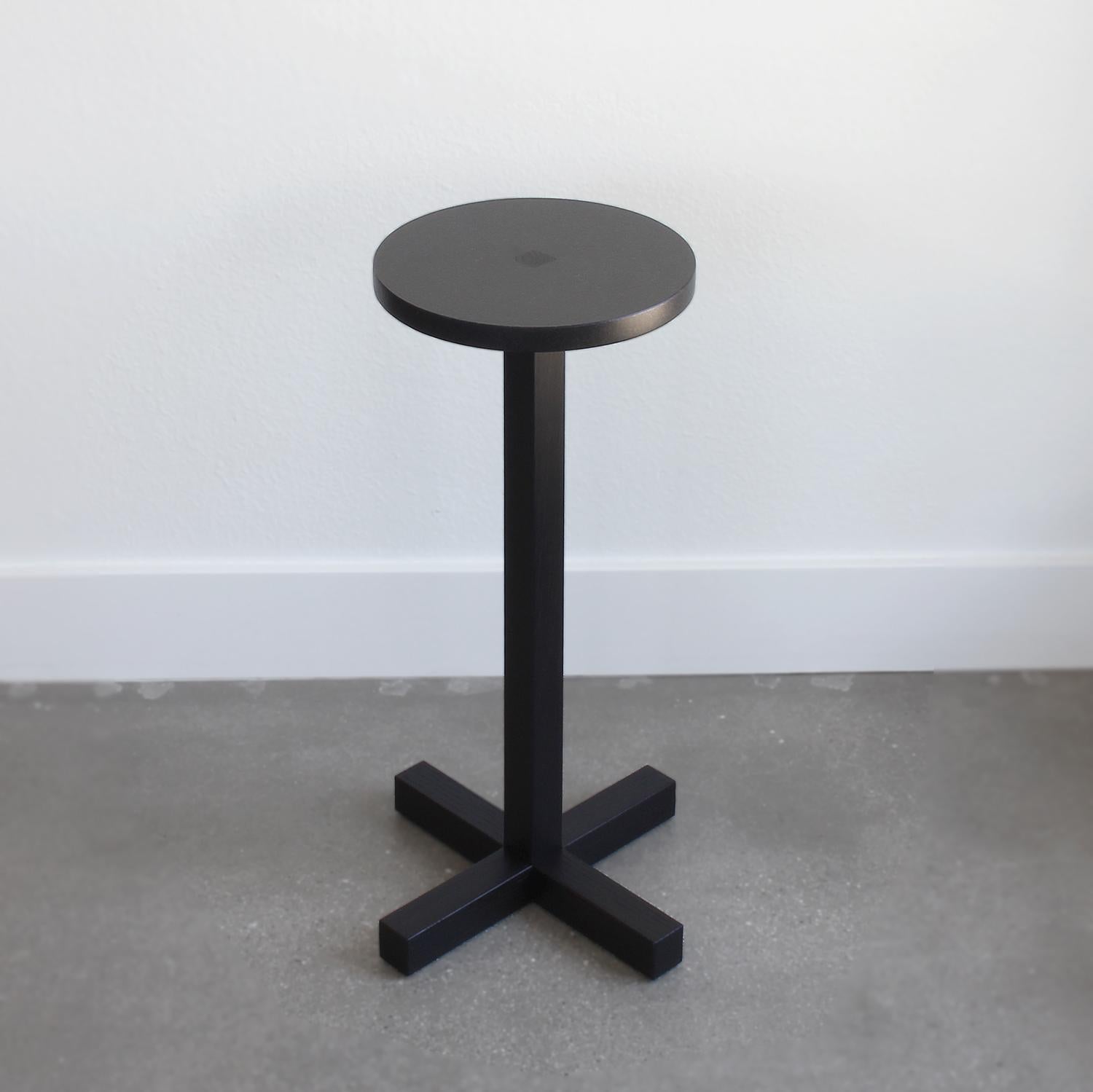 https://a.1stdibscdn.com/drink-table-in-black-granite-and-ebonized-oak-by-elliott-marks-for-sale-picture-4/f_63582/f_363418621695760848918/XO_All_Black_blank_sq_A_master.jpg
