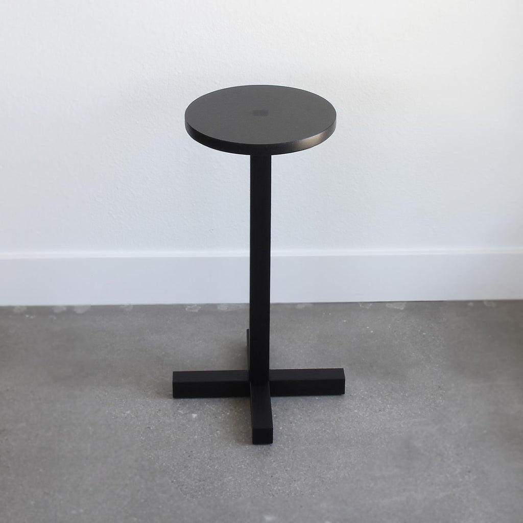 https://a.1stdibscdn.com/drink-table-in-black-granite-and-ebonized-oak-by-elliott-marks-for-sale-picture-3/f_63582/f_363418621695760848167/XO_All_Black_blank_sq_B_master.jpg