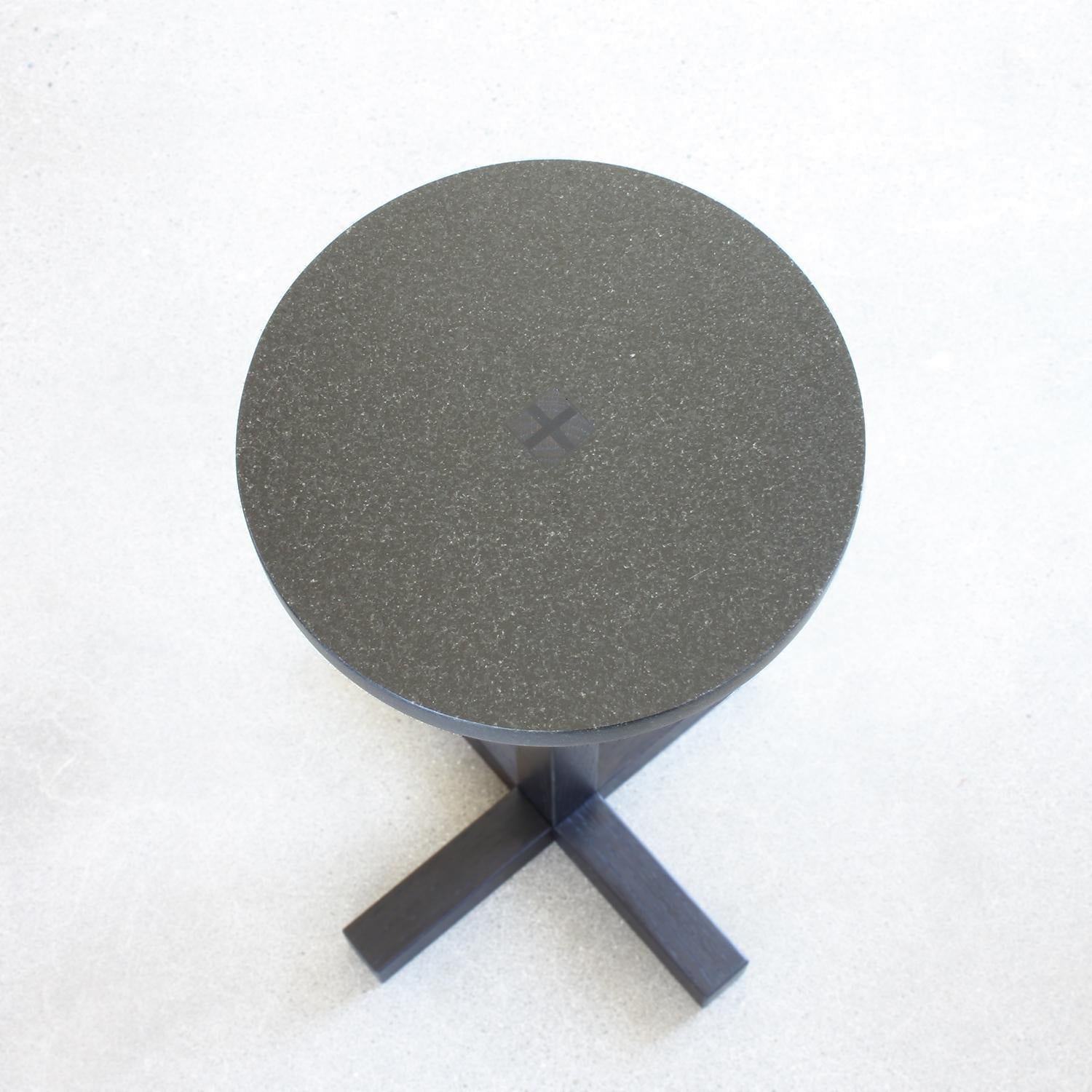 https://a.1stdibscdn.com/drink-table-in-black-granite-and-ebonized-oak-by-elliott-marks-for-sale-picture-5/f_63582/f_363418621695760849810/XO_All_Black_detail_B_master.jpg