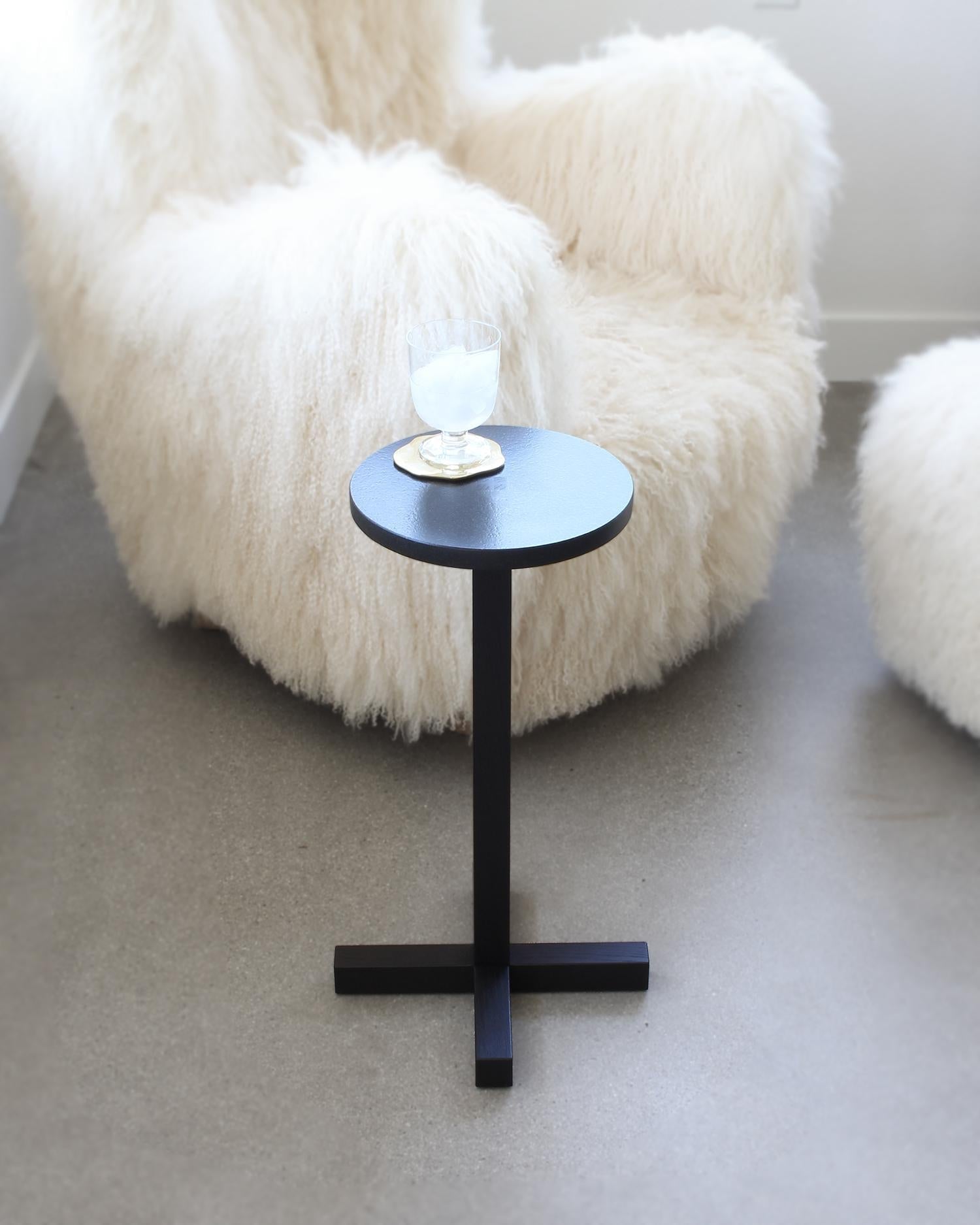 https://a.1stdibscdn.com/drink-table-in-black-granite-and-ebonized-oak-by-elliott-marks-for-sale-picture-2/f_63582/f_363418621695760847381/XO_All_Black_por_B_master.jpg