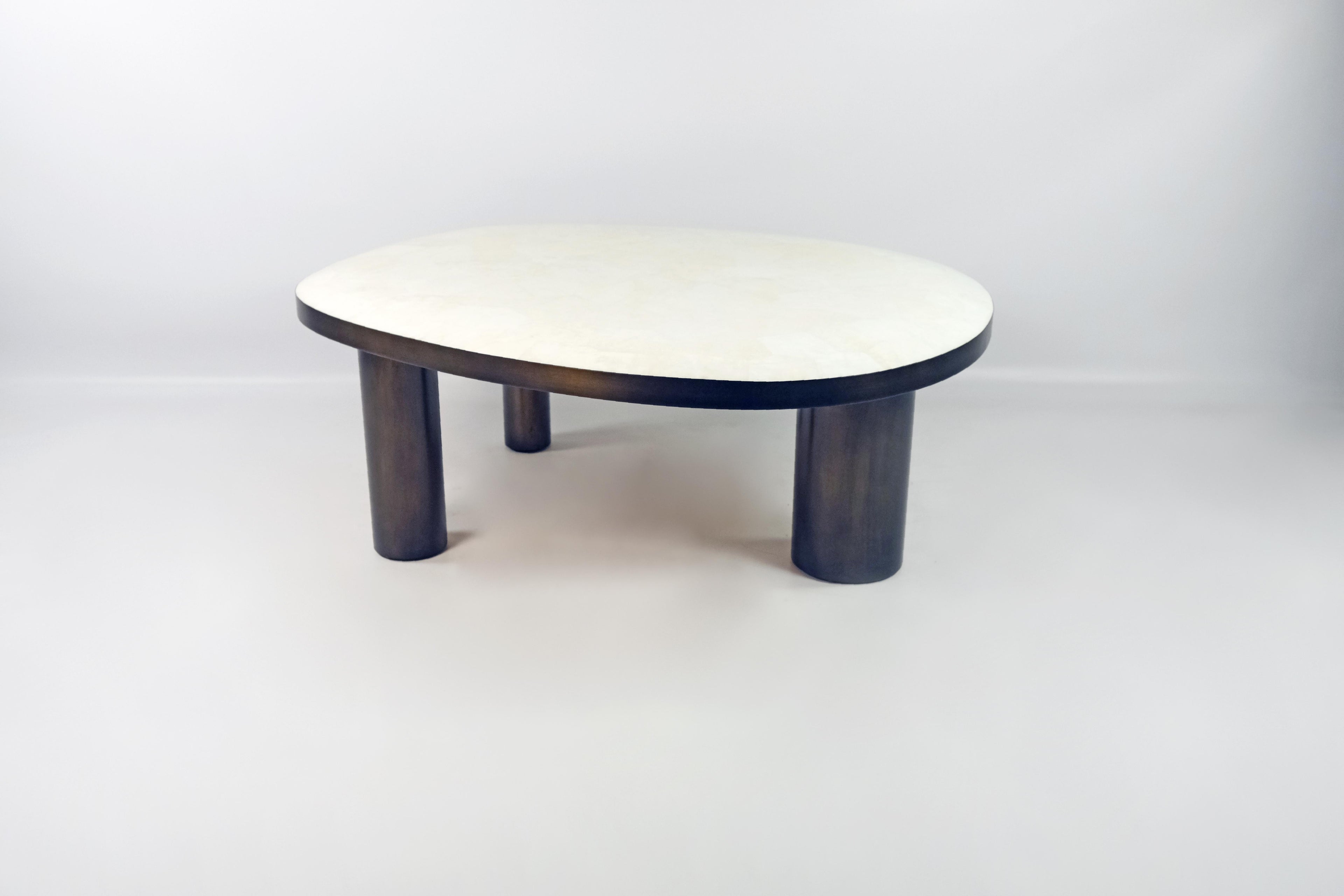 https://a.1stdibscdn.com/set-of-organic-coffee-tables-in-rock-crystal-and-bronzed-finish-by-ginger-brown-for-sale-picture-6/f_56622/f_423949721732124298818/XT3X5494_master.JPG