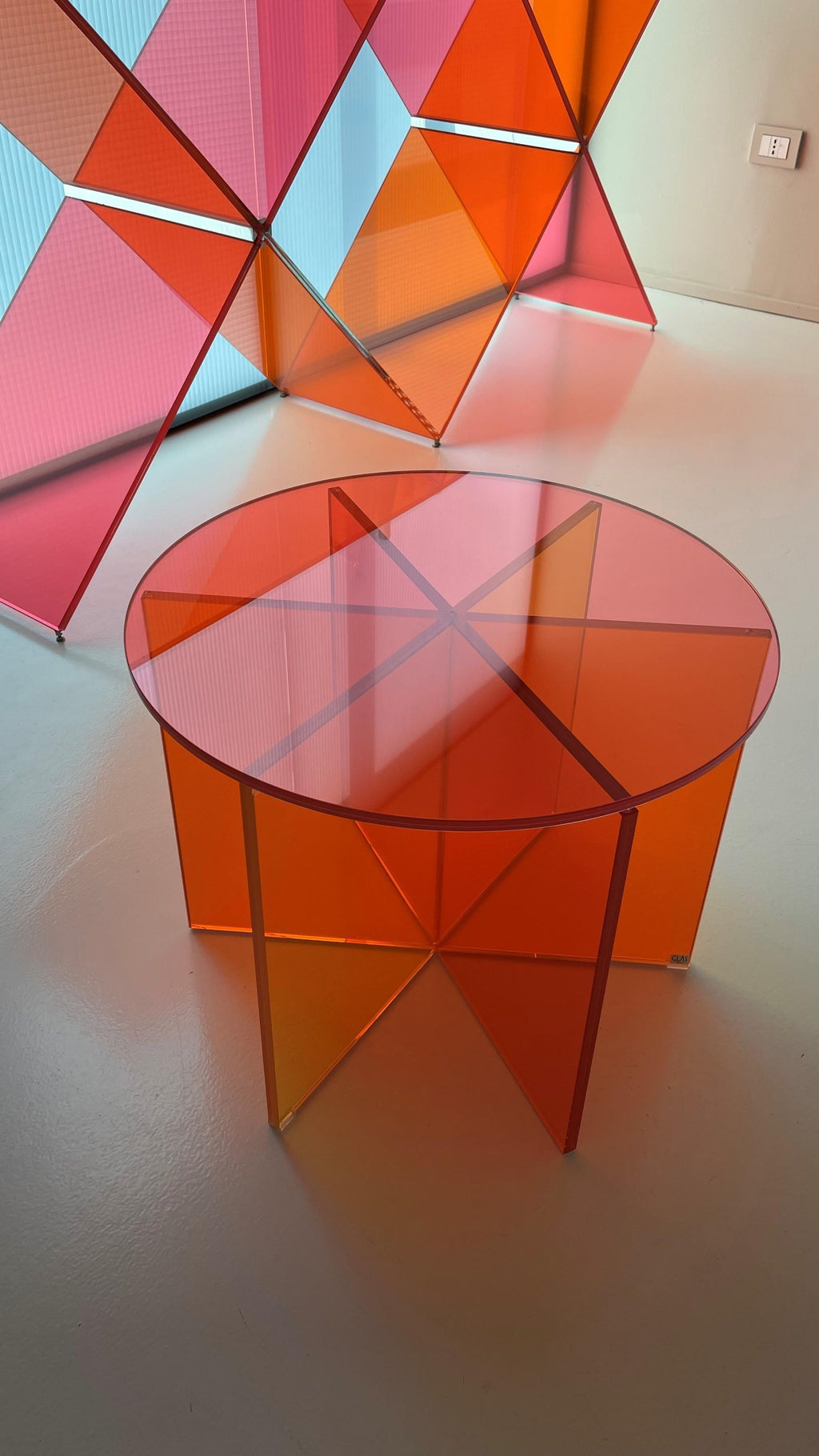 https://a.1stdibscdn.com/xxx-large-low-table-by-johanna-grawunder-for-glas-italia-for-sale-picture-5/32076752/f_403213021719381177311/XX_2_master_1__master.jpg