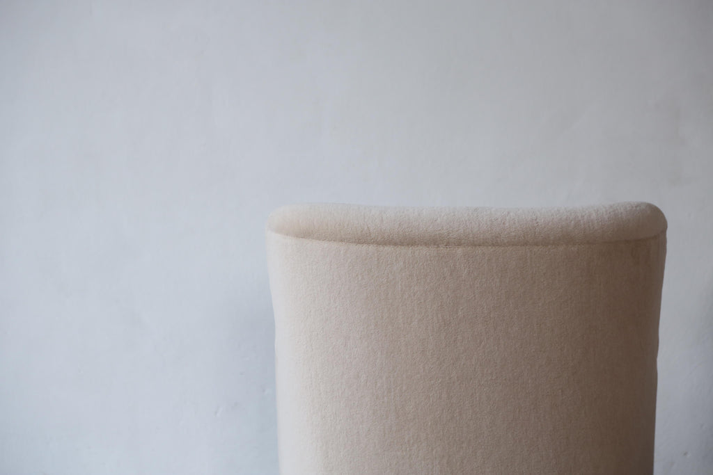 https://a.1stdibscdn.com/elegant-pair-of-lounge-chairs-upholstered-in-pure-alpaca-for-sale-picture-13/f_22593/f_375248021702385753356/Yellow_Chair_Pair_Ivory_Alpaca_12_23_11_master.jpg