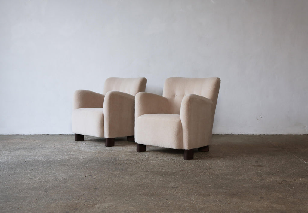 https://a.1stdibscdn.com/elegant-pair-of-lounge-chairs-upholstered-in-pure-alpaca-for-sale-picture-15/f_22593/f_375248021702385767653/Yellow_Chair_Pair_Ivory_Alpaca_12_23_14_master.jpg