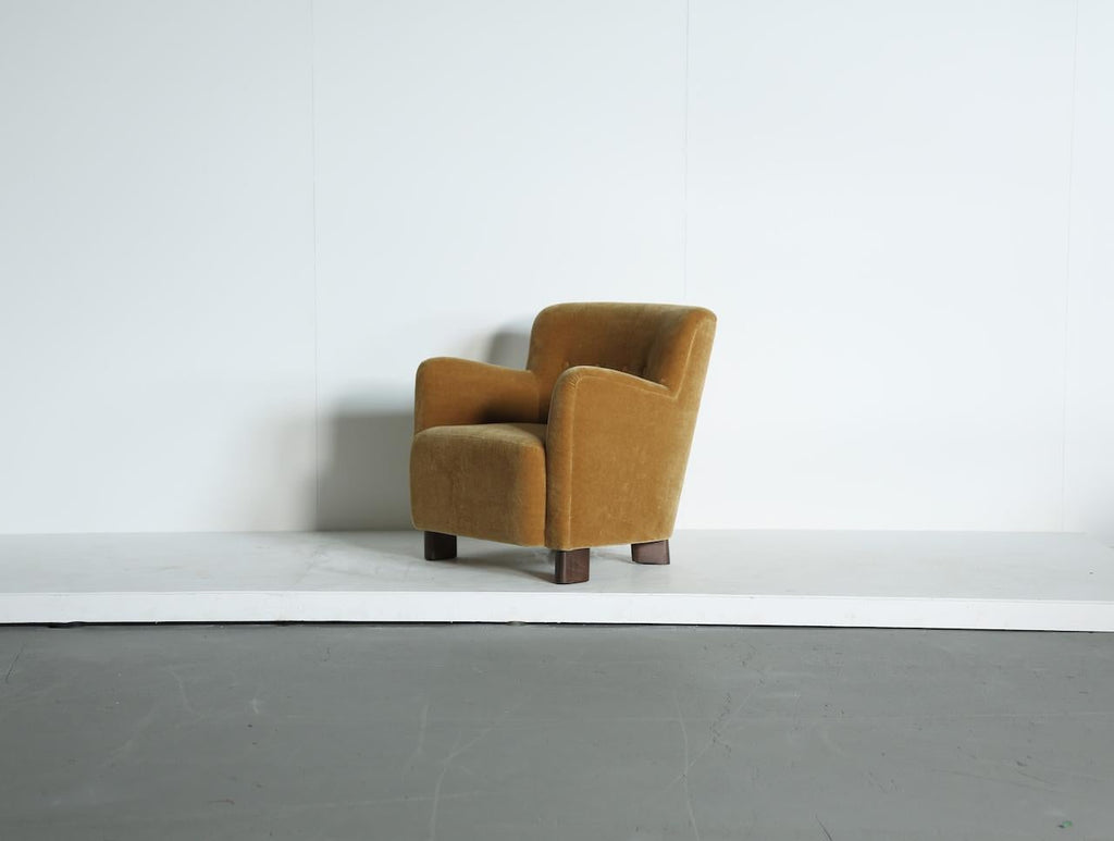 https://a.1stdibscdn.com/elegant-lounge-chair-upholstered-in-yellow-gold-pure-mohair-for-sale-picture-3/f_22593/f_450349121747301344721/Yellow_Chair_Yellow_Mohair_4_25_11_master.jpeg
