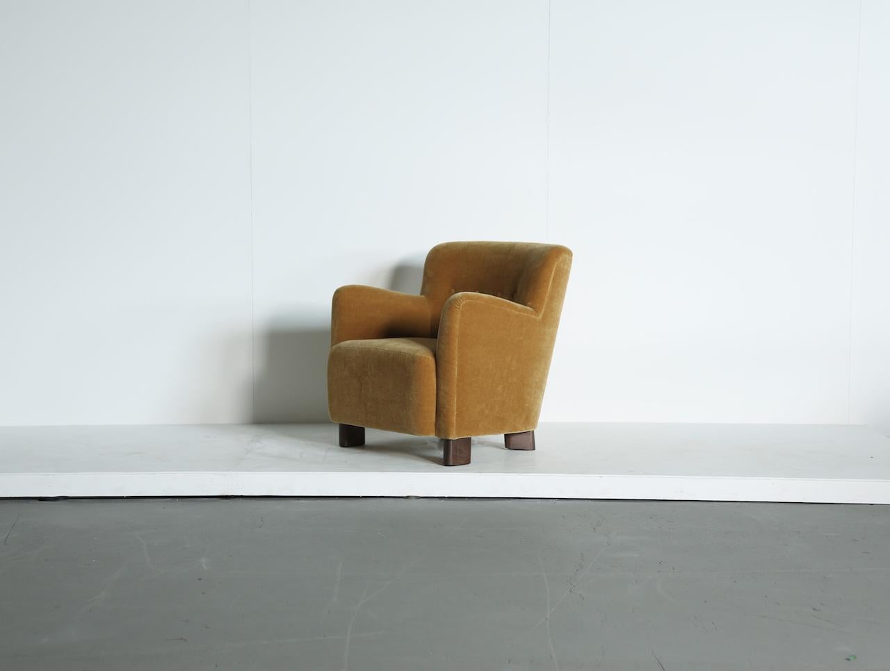 https://a.1stdibscdn.com/elegant-lounge-chair-upholstered-in-yellow-gold-pure-mohair-for-sale-picture-3/f_22593/f_450349121747301344721/Yellow_Chair_Yellow_Mohair_4_25_11_master.jpeg