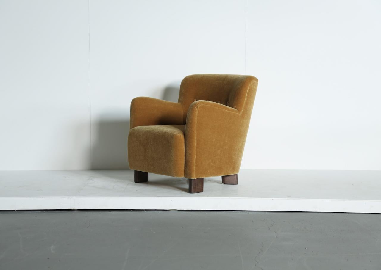 https://a.1stdibscdn.com/elegant-lounge-chair-upholstered-in-yellow-gold-pure-mohair-for-sale-picture-5/f_22593/f_450349121747301340630/Yellow_Chair_Yellow_Mohair_4_25_12_master.jpeg