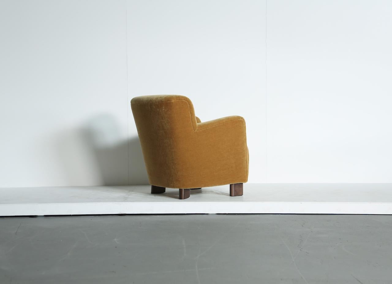 https://a.1stdibscdn.com/elegant-lounge-chair-upholstered-in-yellow-gold-pure-mohair-for-sale-picture-10/f_22593/f_450349121747301343585/Yellow_Chair_Yellow_Mohair_4_25_7_master.jpeg