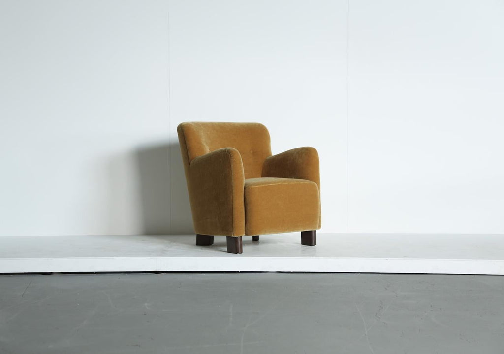 https://a.1stdibscdn.com/elegant-lounge-chair-upholstered-in-yellow-gold-pure-mohair-for-sale-picture-8/f_22593/f_450349121747301342225/Yellow_Chair_Yellow_Mohair_4_25_9_master.jpeg