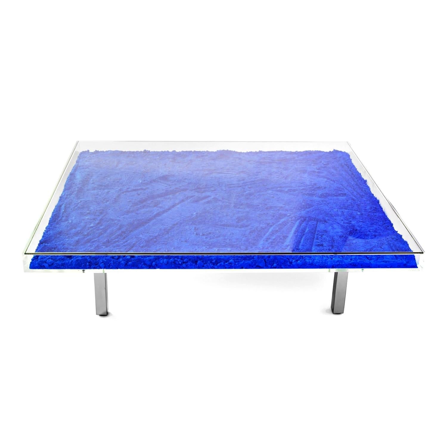 https://a.1stdibscdn.com/yves-klein-blue-ikb-glass-table-made-in-france-for-sale-picture-5/f_49571/f_307063521664909398650/Yves_klein_01_master.jpg