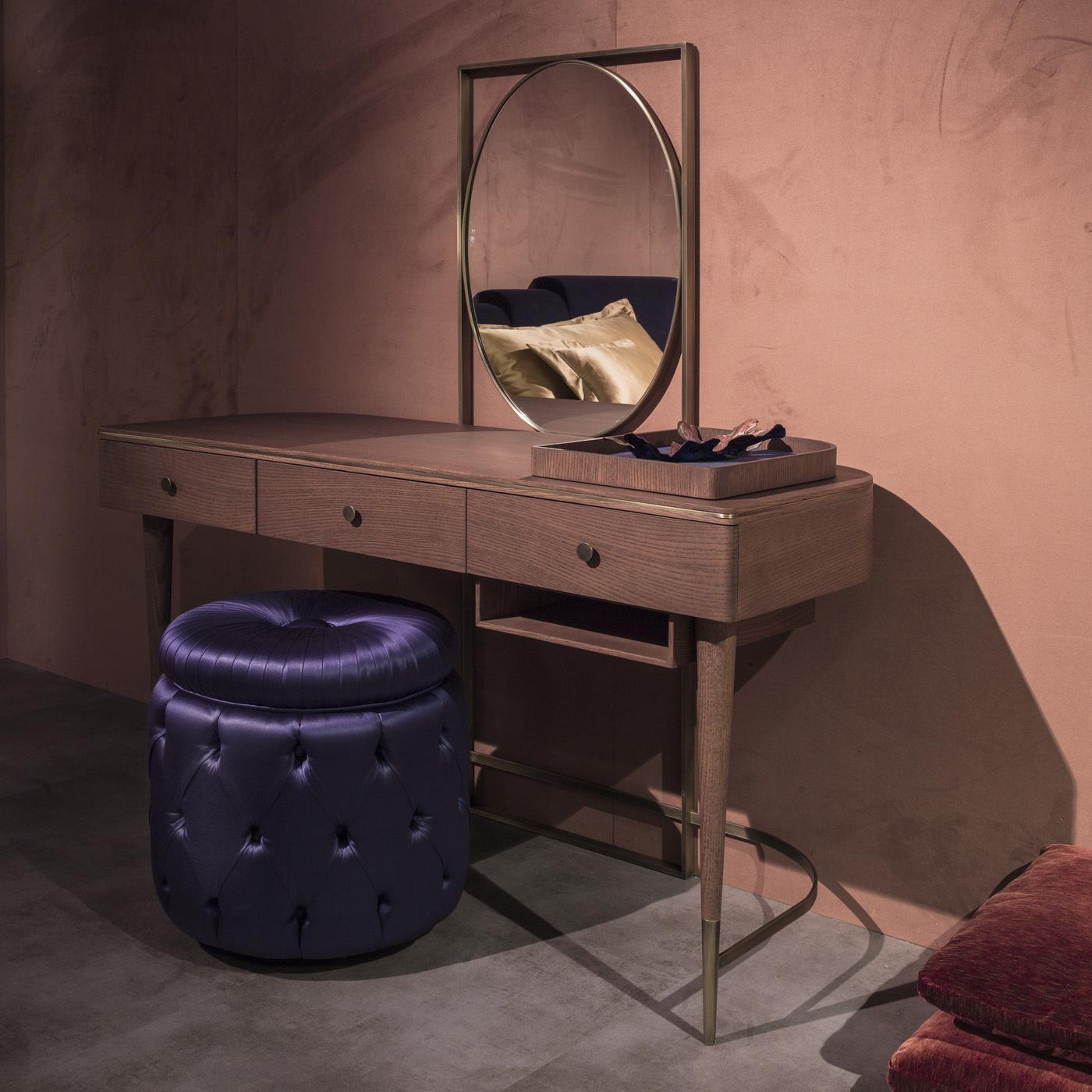 https://a.1stdibscdn.com/atelier-vanity-table-for-sale-picture-4/f_17062/f_195283921592483862332/ZAEDMB_037_C20191004_6_c3t3t_master.jpg