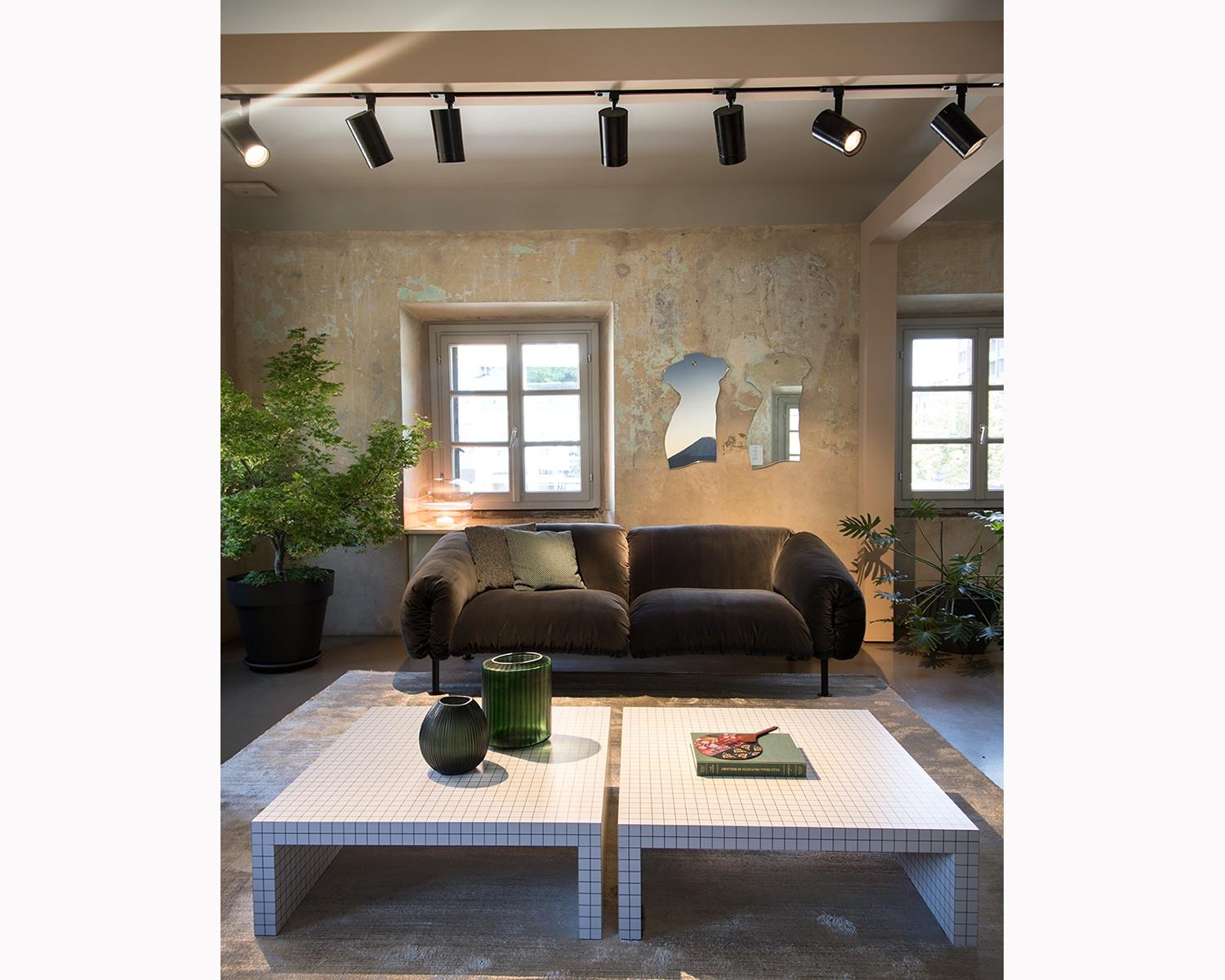 https://a.1stdibscdn.com/zanotta-quaderna-656-table-by-superstudio-for-sale-picture-3/f_44652/f_364285121696279009031/ZaZa_SDM_2022_prw04_1__master.jpeg