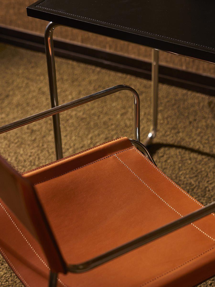 https://a.1stdibscdn.com/customizable-zanotta-cowhide-april-folding-chair-by-gae-aulenti-for-sale-picture-9/f_44652/f_414674921726253901494/Zanotta_April_Cuoio0714_zoom_master.jpg