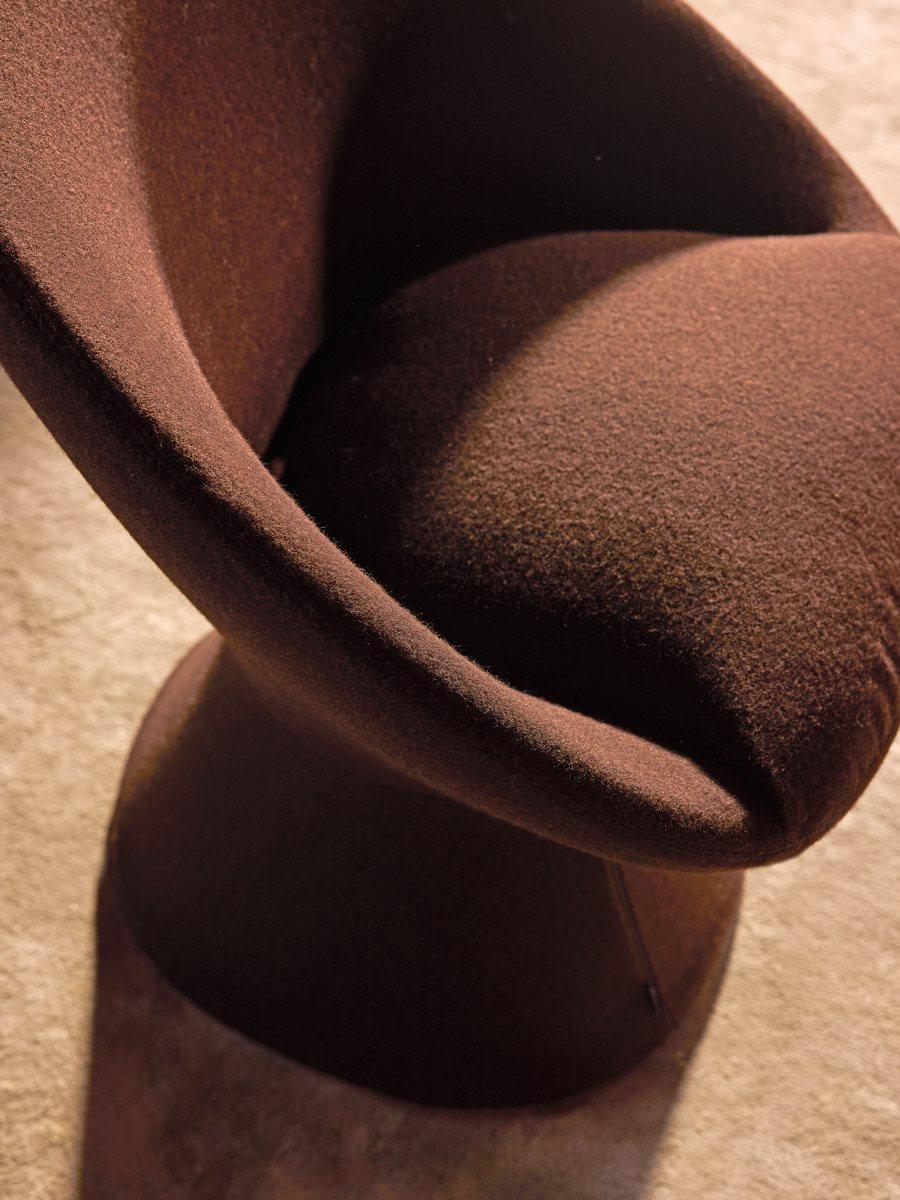 https://a.1stdibscdn.com/customizable-zanotta-giuno-chair-by-calvi-brambilla-for-sale-picture-3/f_44652/f_414502821726168313032/Zanotta_poltroncinaGiuno2040_IG01_R32916_web_0__master.jpg