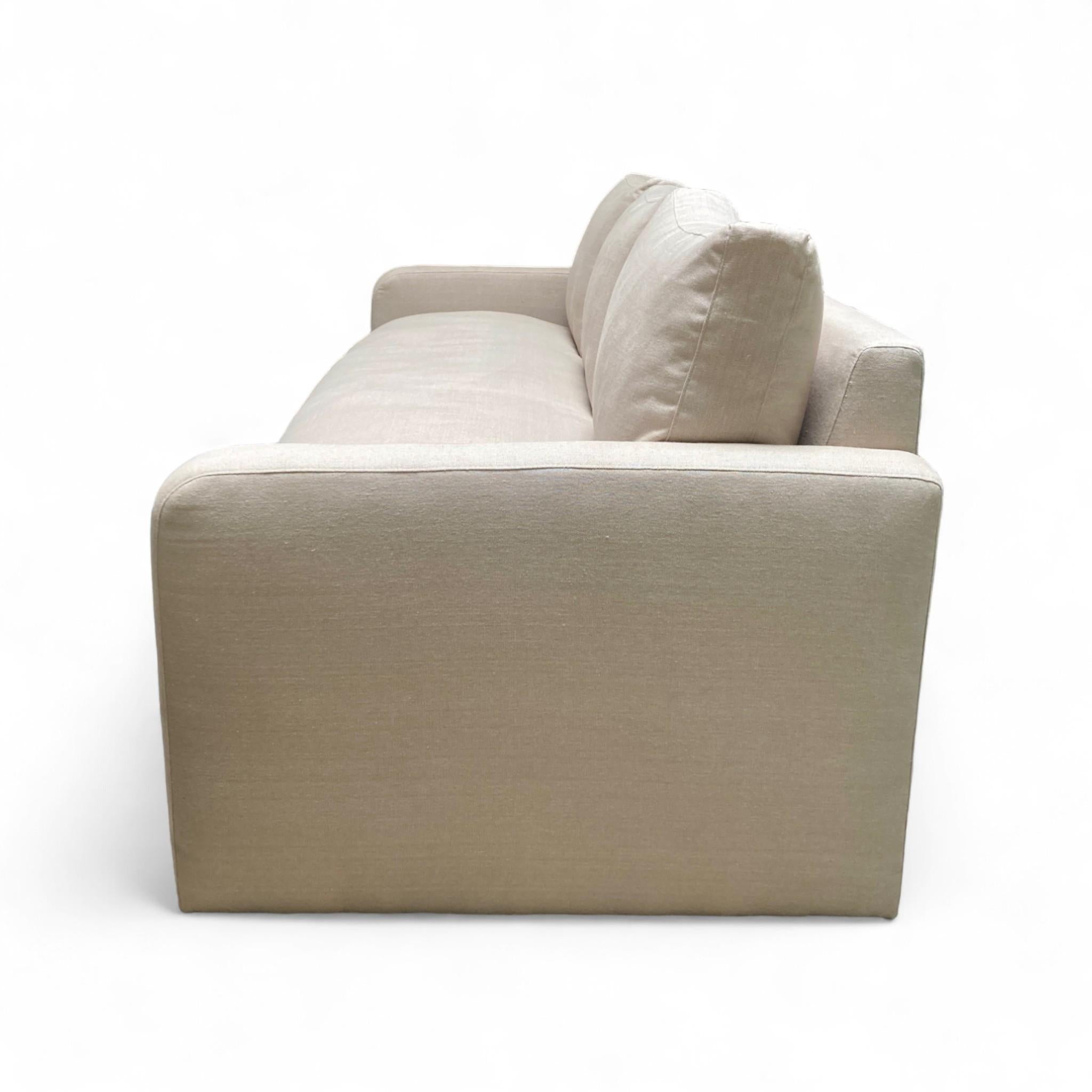 https://a.1stdibscdn.com/zoe-upholstered-custom-sofa-for-sale-picture-2/f_29193/f_411394021724182465079/Zoe_3_master.jpg