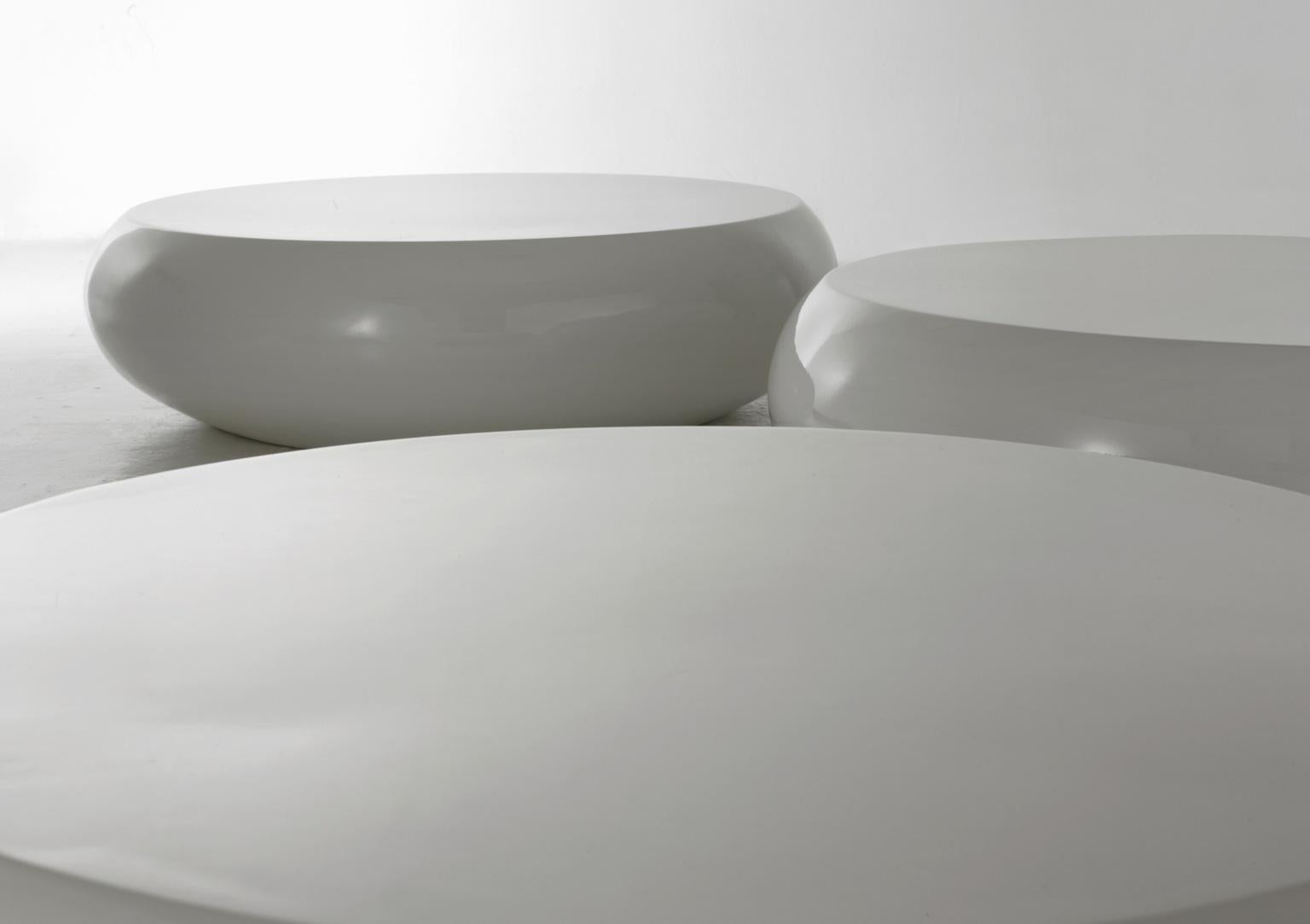 https://a.1stdibscdn.com/pillola-coffee-table-seat-in-fibreglass-by-verter-turroni-for-imperfettolab-for-sale-picture-5/f_52142/f_185628021587142582522/a2b07f3f96c417b63589ae90cc8ada3d_master.jpg