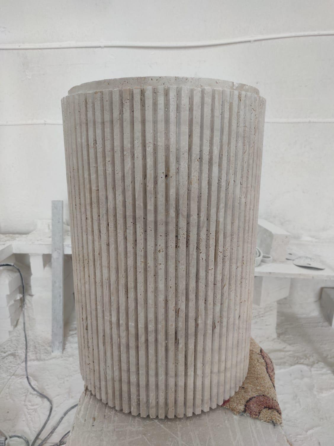 https://a.1stdibscdn.com/large-travertine-round-dining-table-with-fluted-groove-base-for-sale-picture-4/f_80522/f_432625221737465636741/a7064f97_5781_4135_b05e_89768324a476_master.JPG