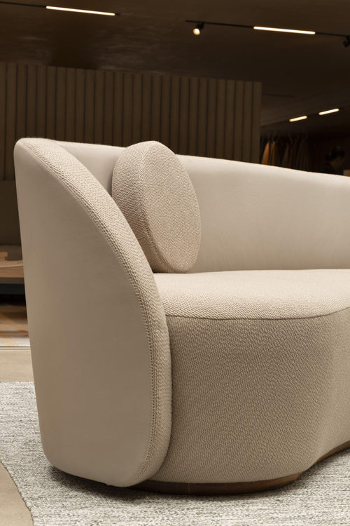 https://a.1stdibscdn.com/palato-sofa-by-marilia-pellegrini-contemporary-design-with-organic-forms-for-sale-picture-5/f_104502/f_451245821748637297528/acce6ea4_8720_4ba6_a9c8_c455b607931a_master.jpg