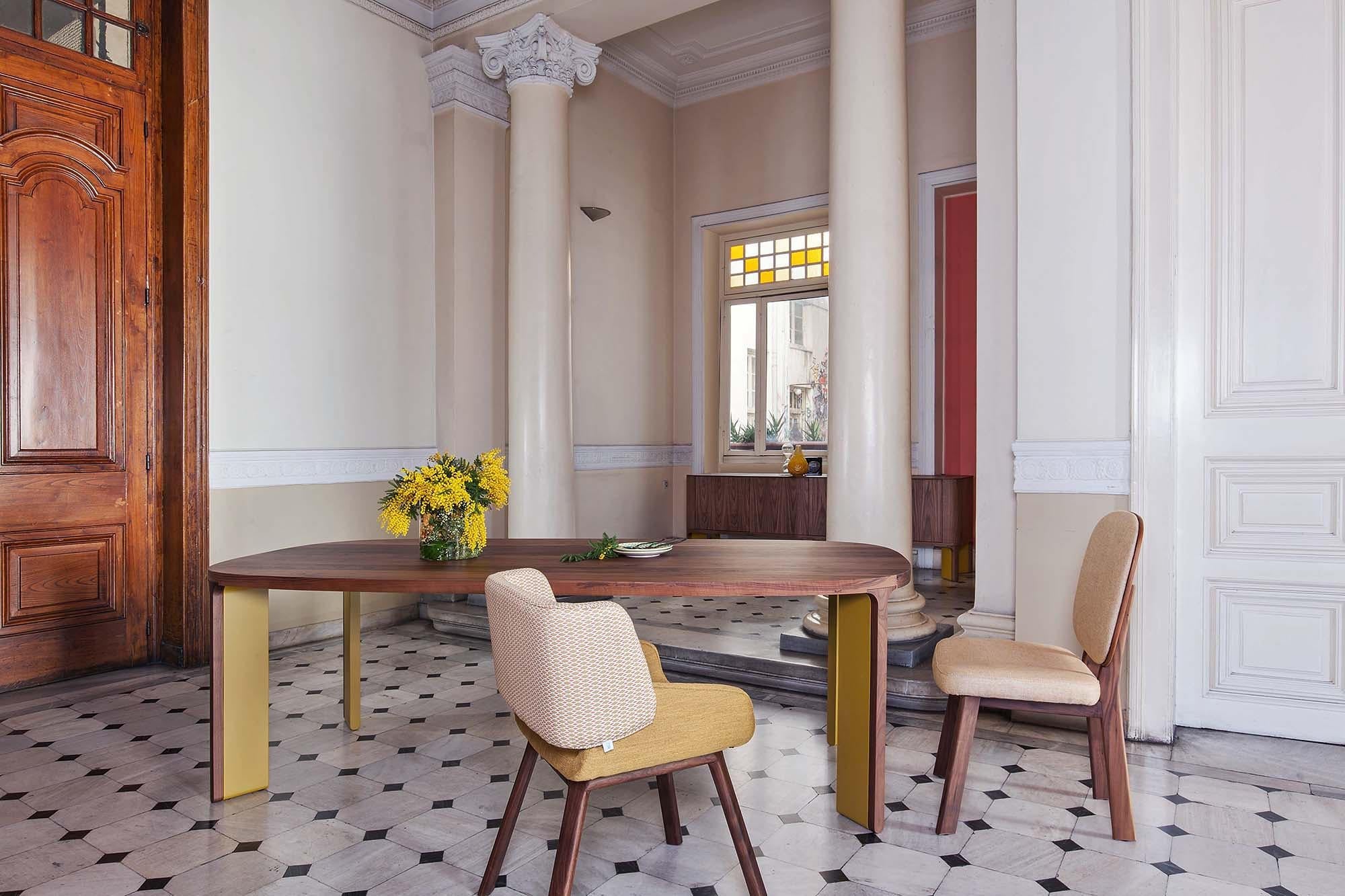 https://a.1stdibscdn.com/contemporary-dining-table-in-yellow-lacquer-and-walnut-for-sale-picture-3/f_27693/f_289481221654250937445/acro_bat_002_mob_011_acro_010_fam_g_arcit18_master.jpg