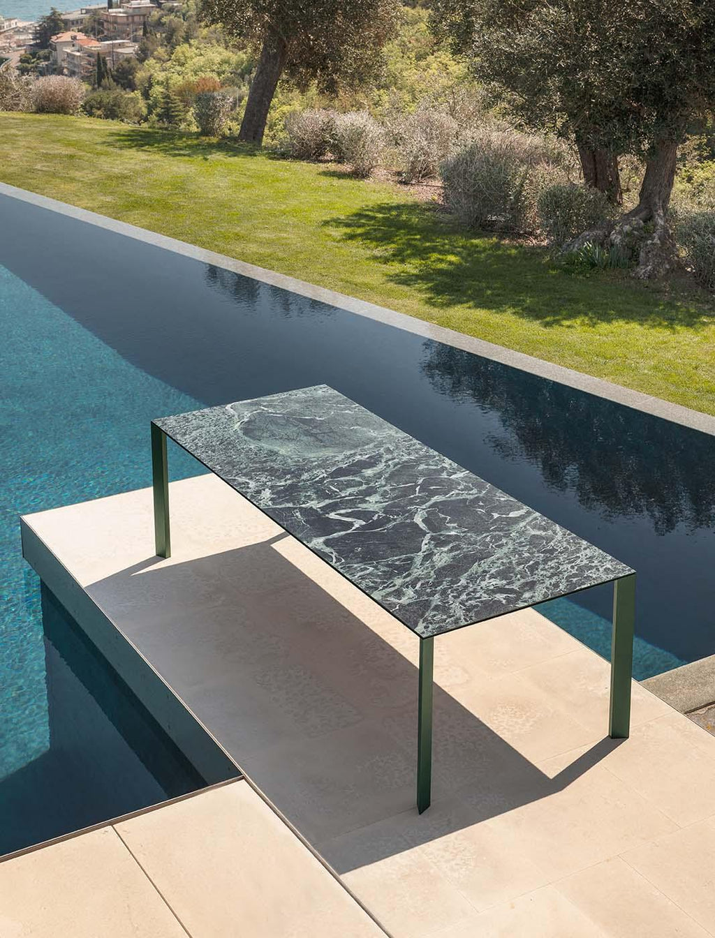 https://a.1stdibscdn.com/outdoor-dining-table-with-black-ceramic-top-for-sale-picture-4/f_27693/f_304441221663276628036/akashi_12_master.jpg