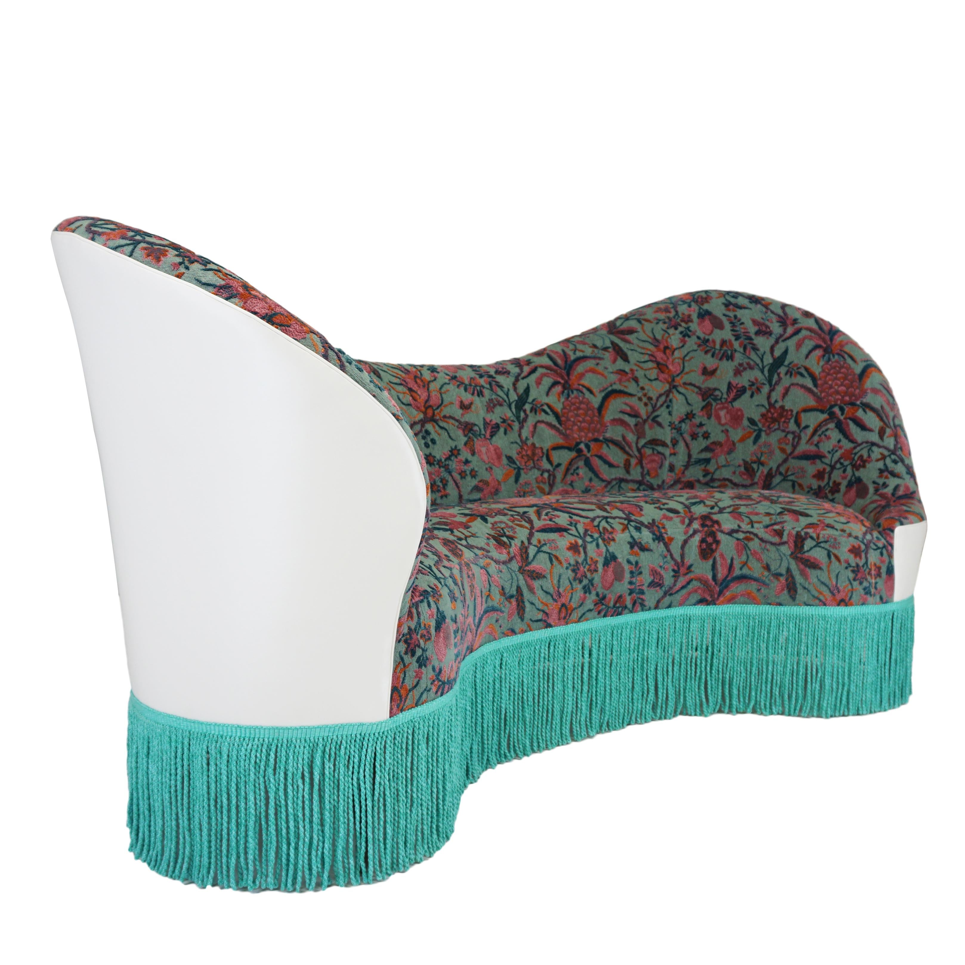 https://a.1stdibscdn.com/curvy-modern-banquette-with-botanical-velvet-for-sale-picture-8/f_21233/f_169595221574285467180/alizonbanquette_angle2_master.jpg
