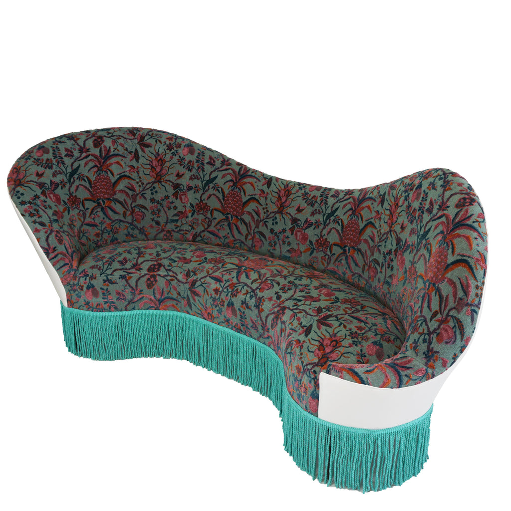 https://a.1stdibscdn.com/curvy-modern-banquette-with-botanical-velvet-for-sale-picture-10/f_21233/f_169595221574285474499/alizonbanquette_angle4_master.jpg