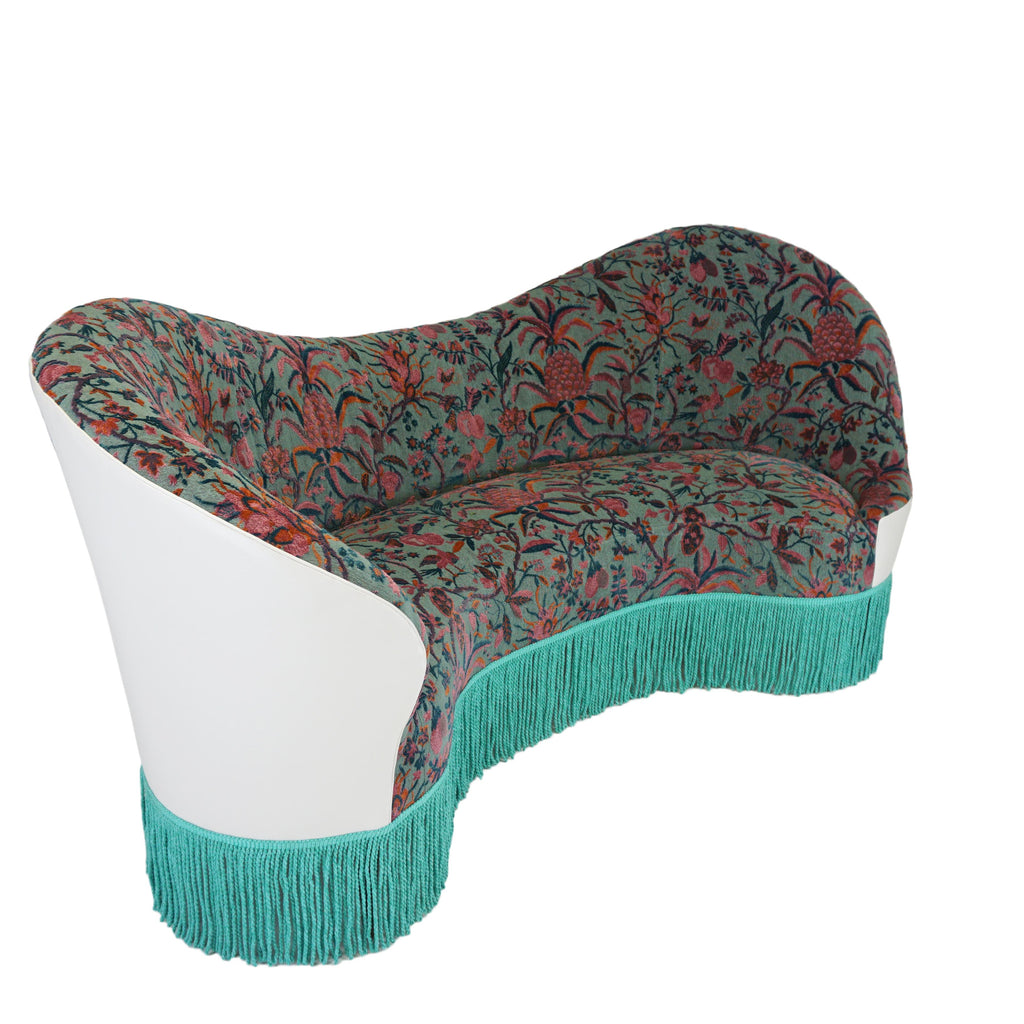 https://a.1stdibscdn.com/curvy-modern-banquette-with-botanical-velvet-for-sale-picture-7/f_21233/f_169595221574285490357/alizonbanquette_angle_master.jpg